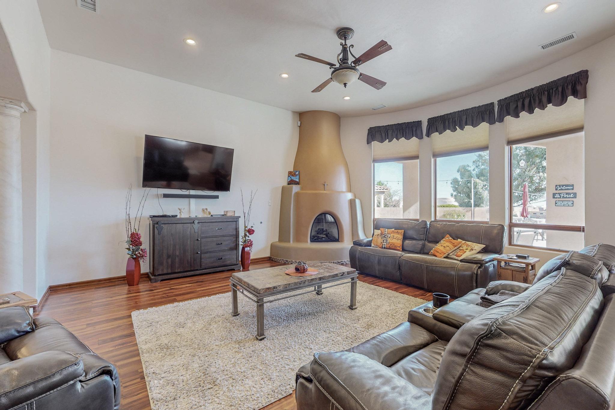 7923 VICTORIA Drive NW