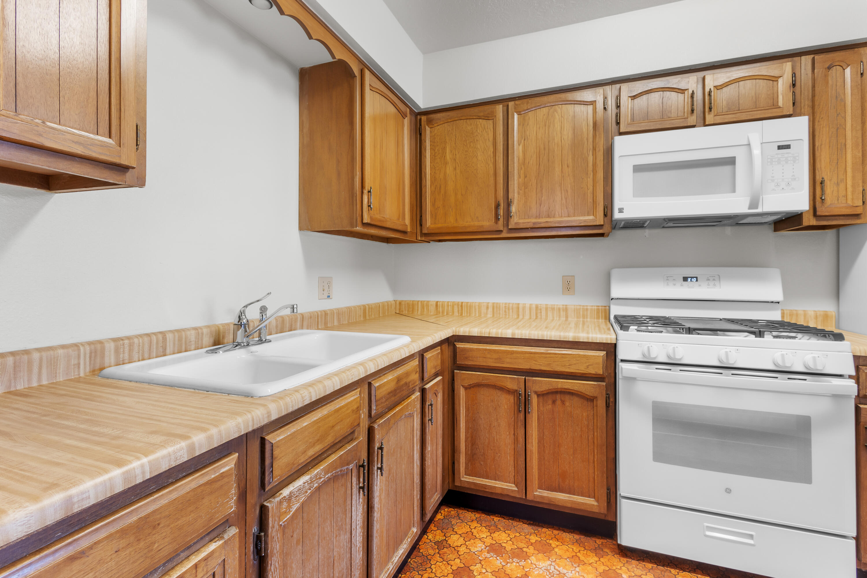 1006 MARY Place
