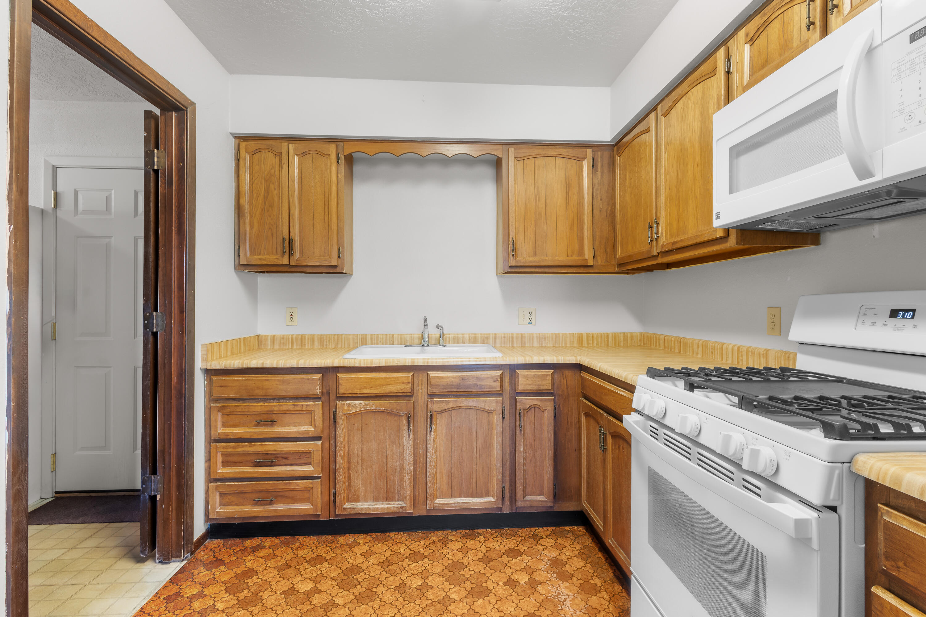 1006 MARY Place