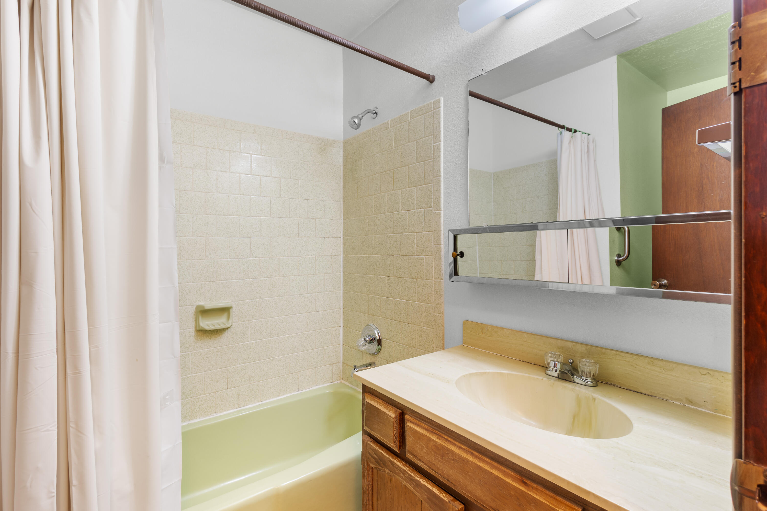 1006 MARY Place