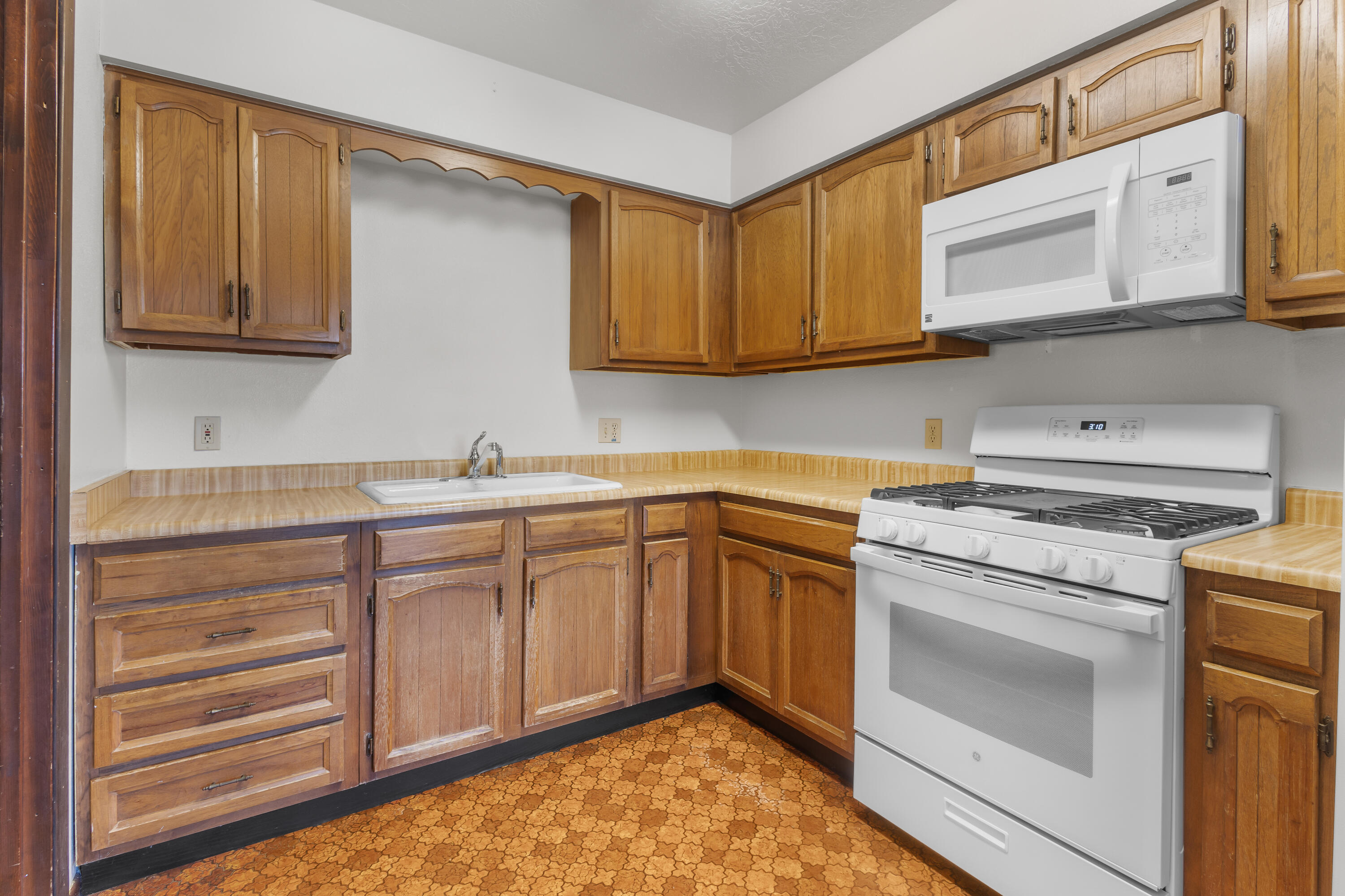 1006 MARY Place