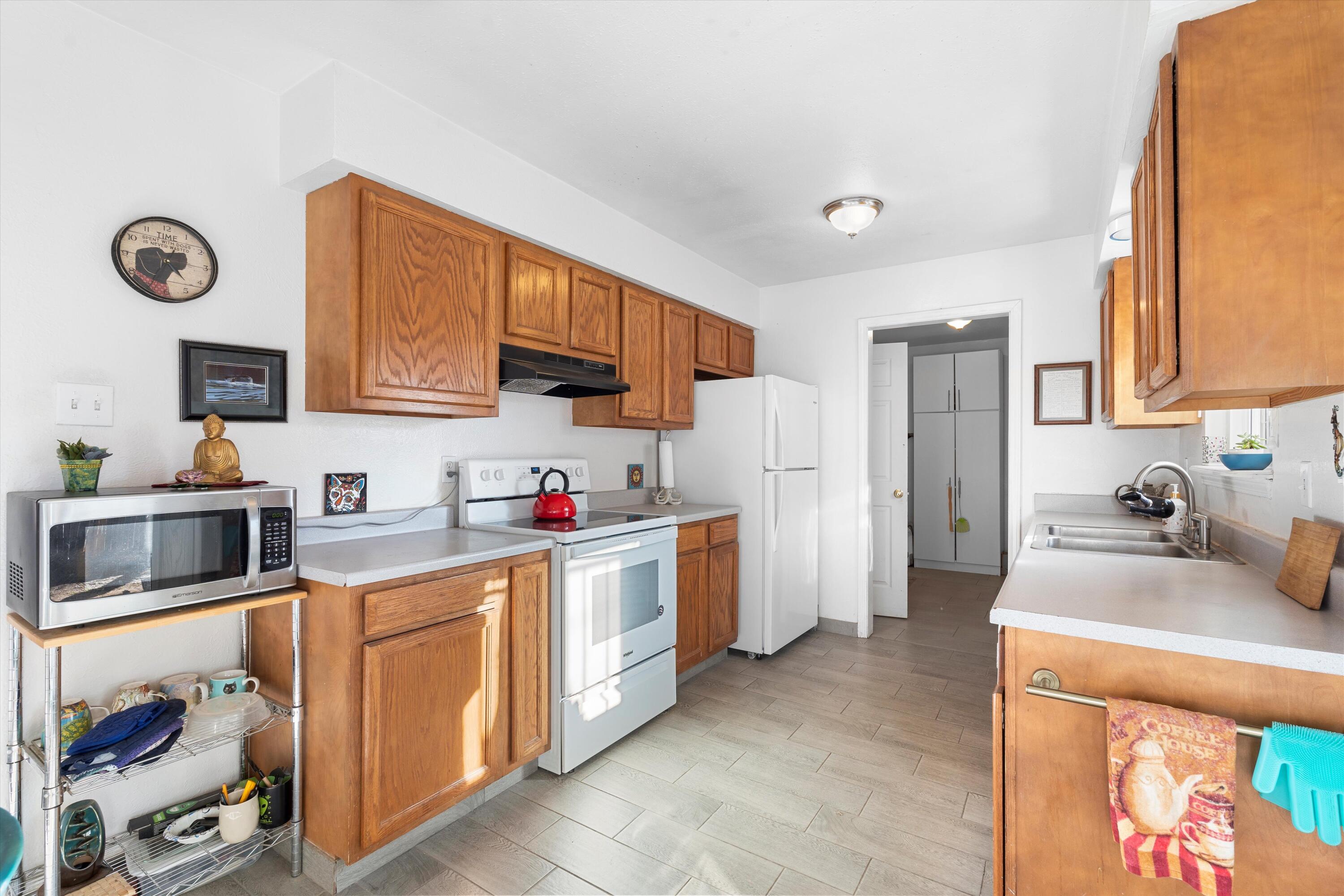 1913 HAMLET Court NE