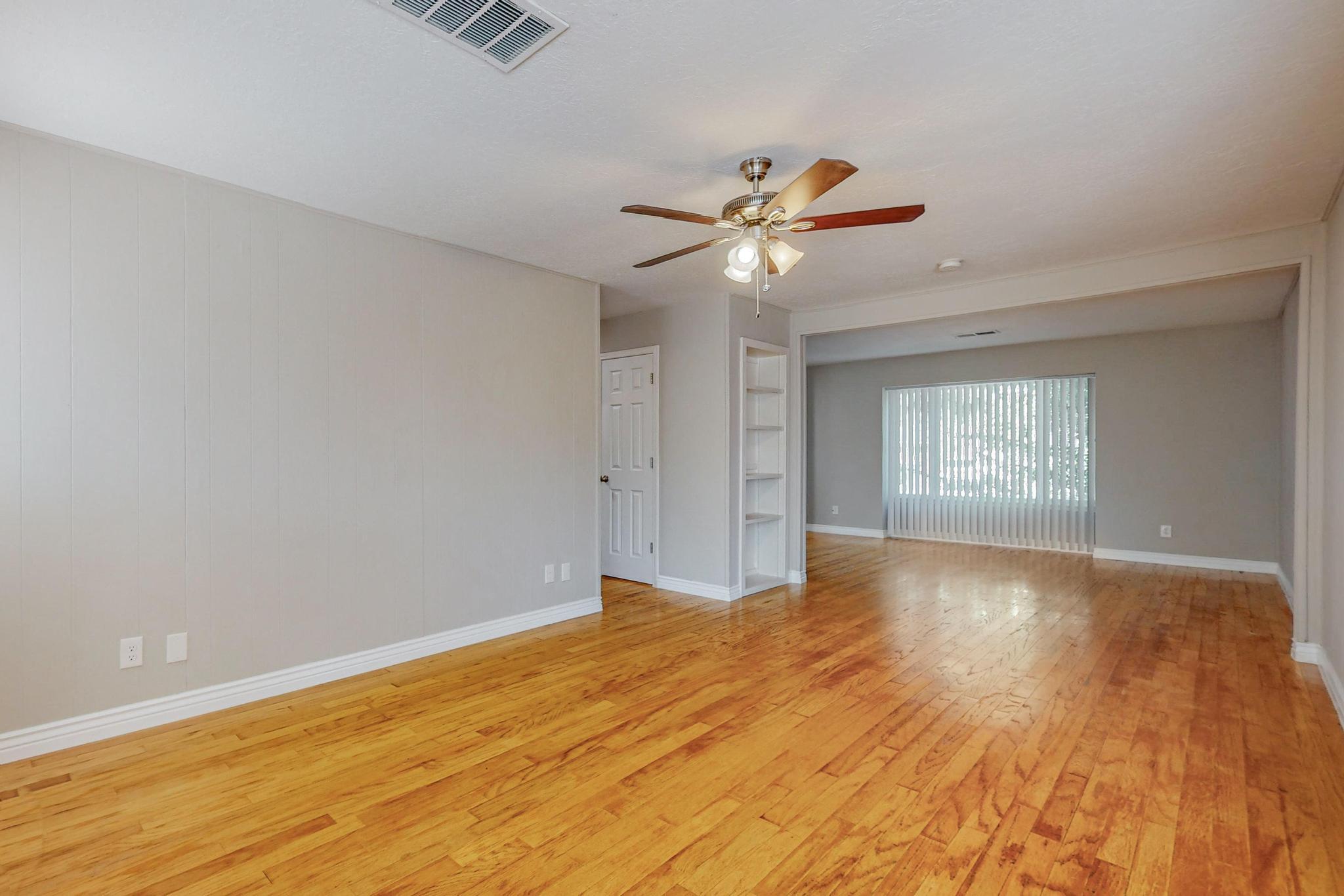 9204 CRESTWOOD Avenue NE