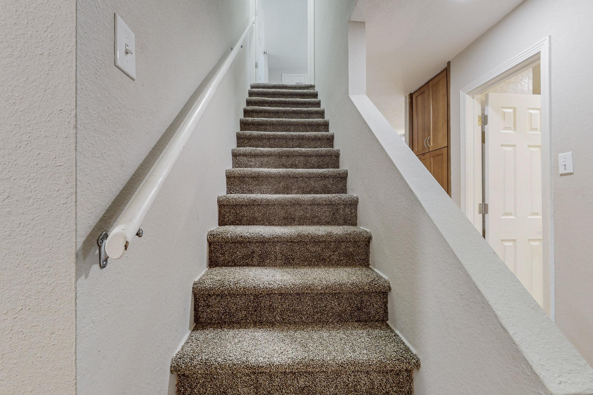 9204 CRESTWOOD Avenue NE