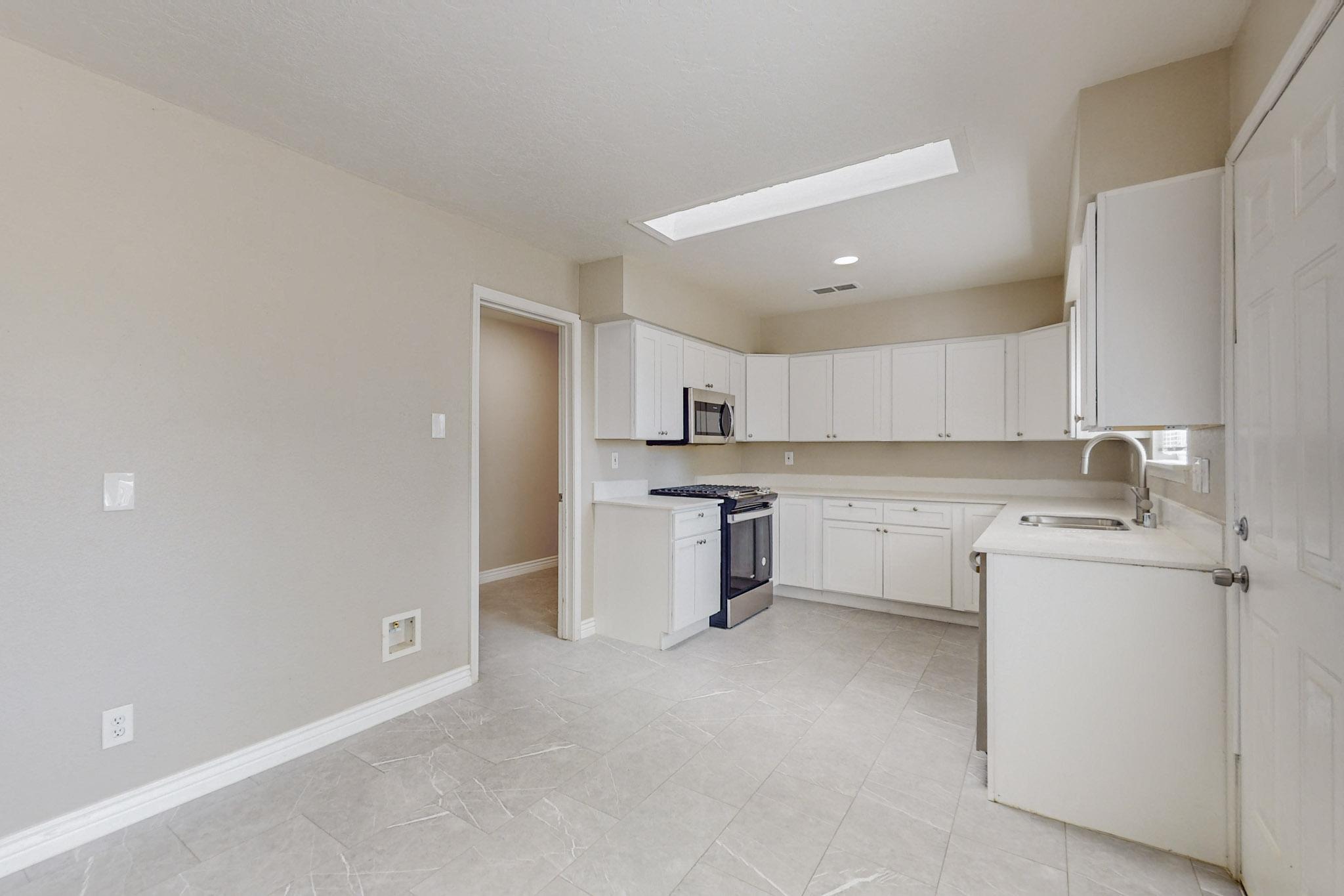 9204 CRESTWOOD Avenue NE