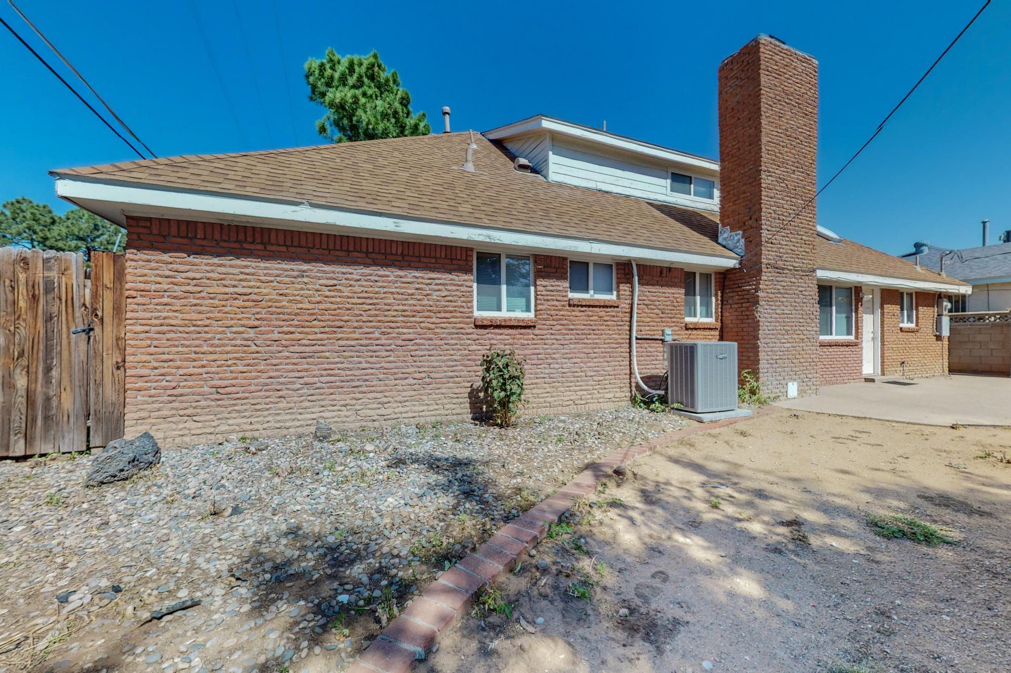 9204 CRESTWOOD Avenue NE