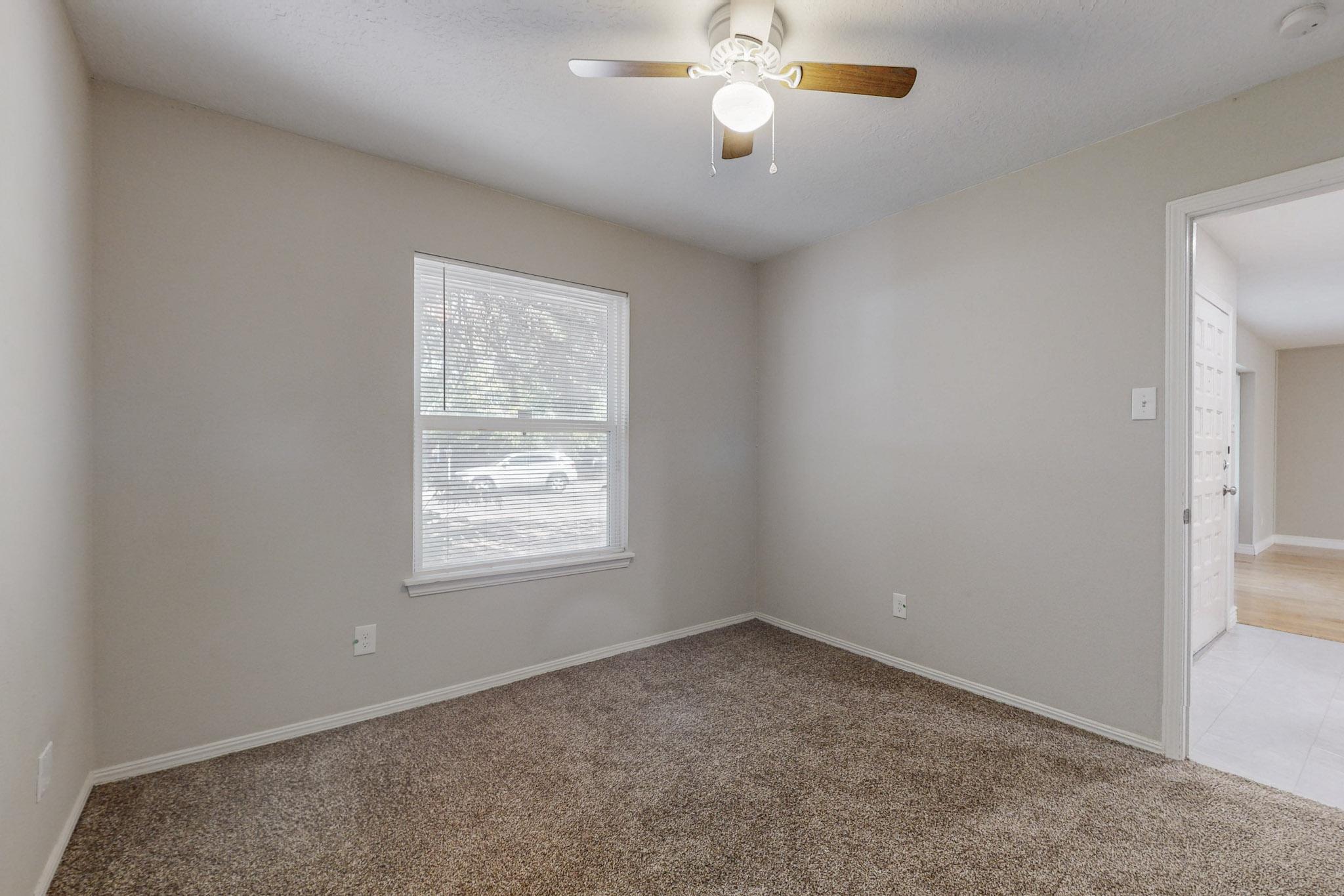 9204 CRESTWOOD Avenue NE