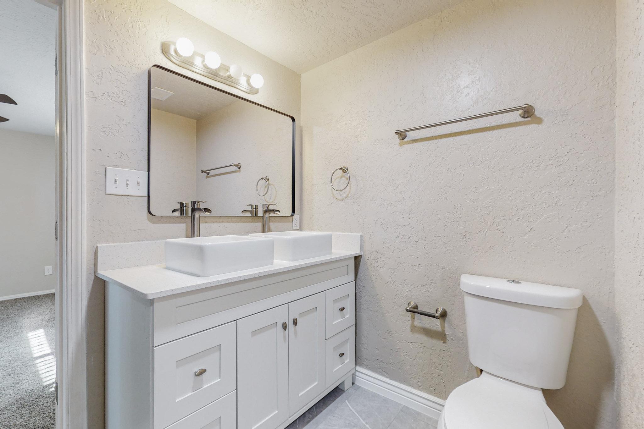 9204 CRESTWOOD Avenue NE