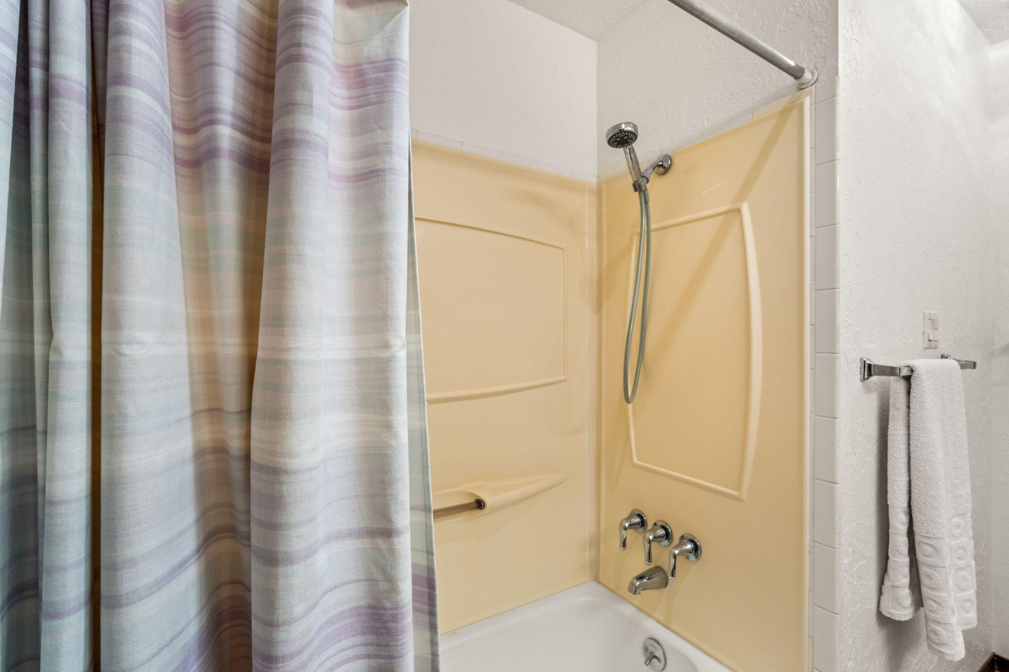 10012 ACADEMY HILLS Drive NE