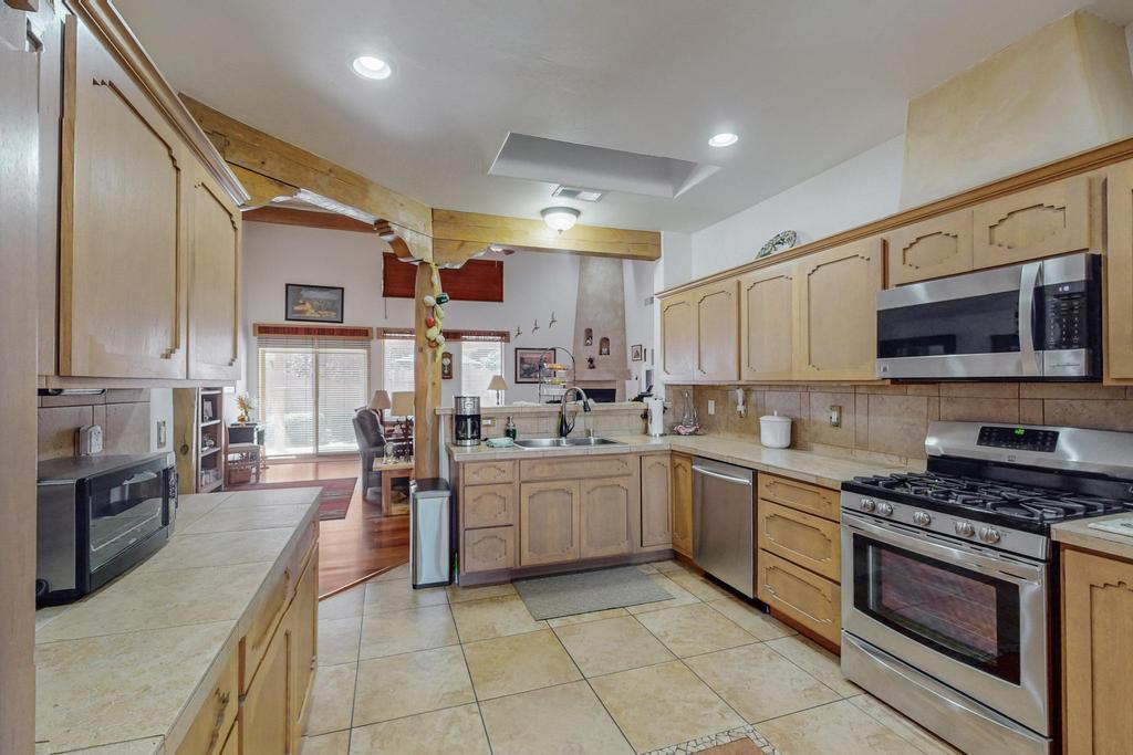 4612 ALBANY Court NW