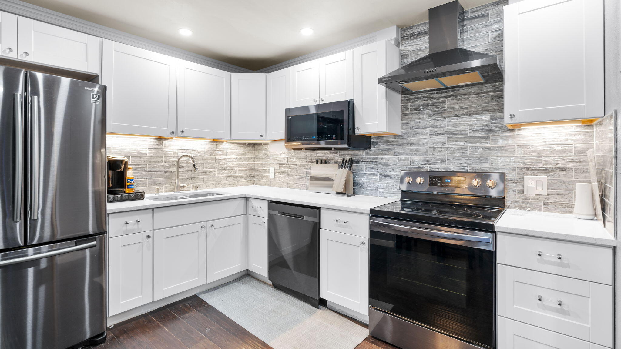 911 COUNTRY CLUB Drive SE G