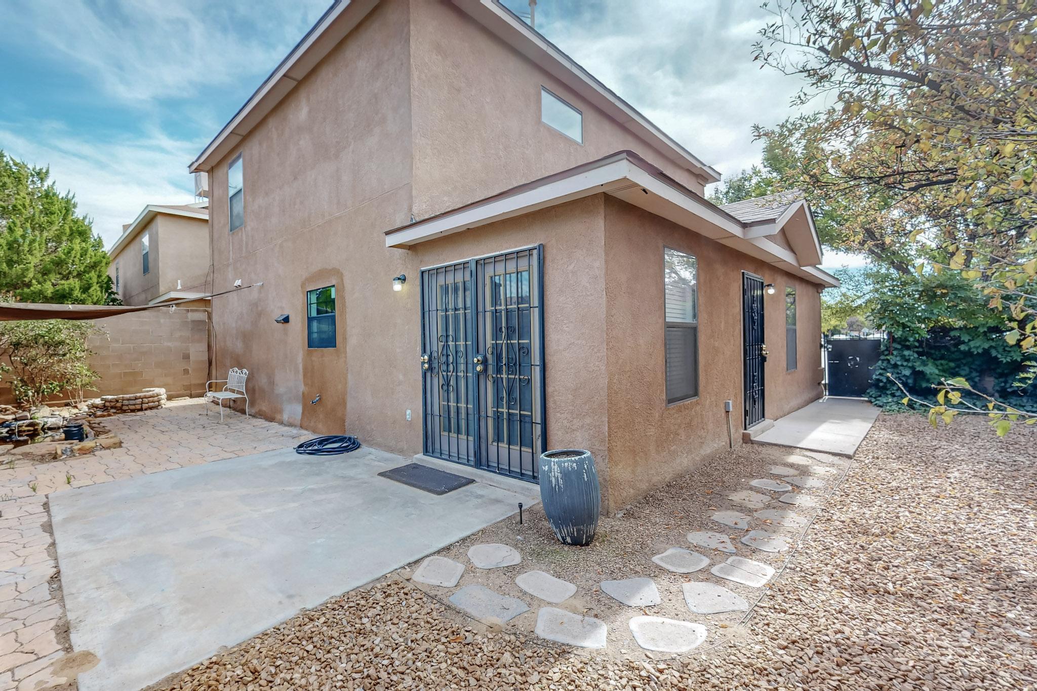 6301 LA HABRA Lane NE