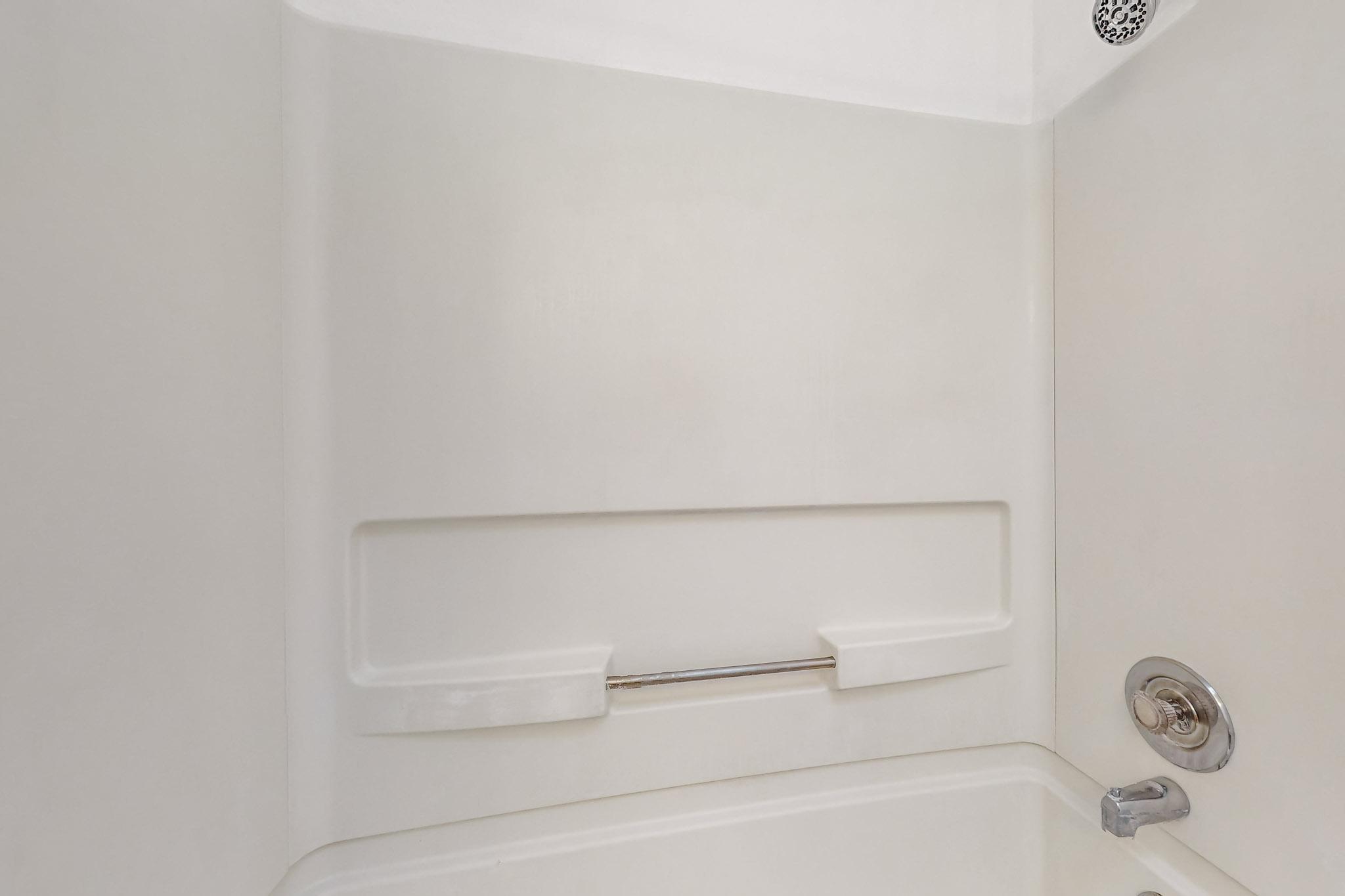 6301 LA HABRA Lane NE