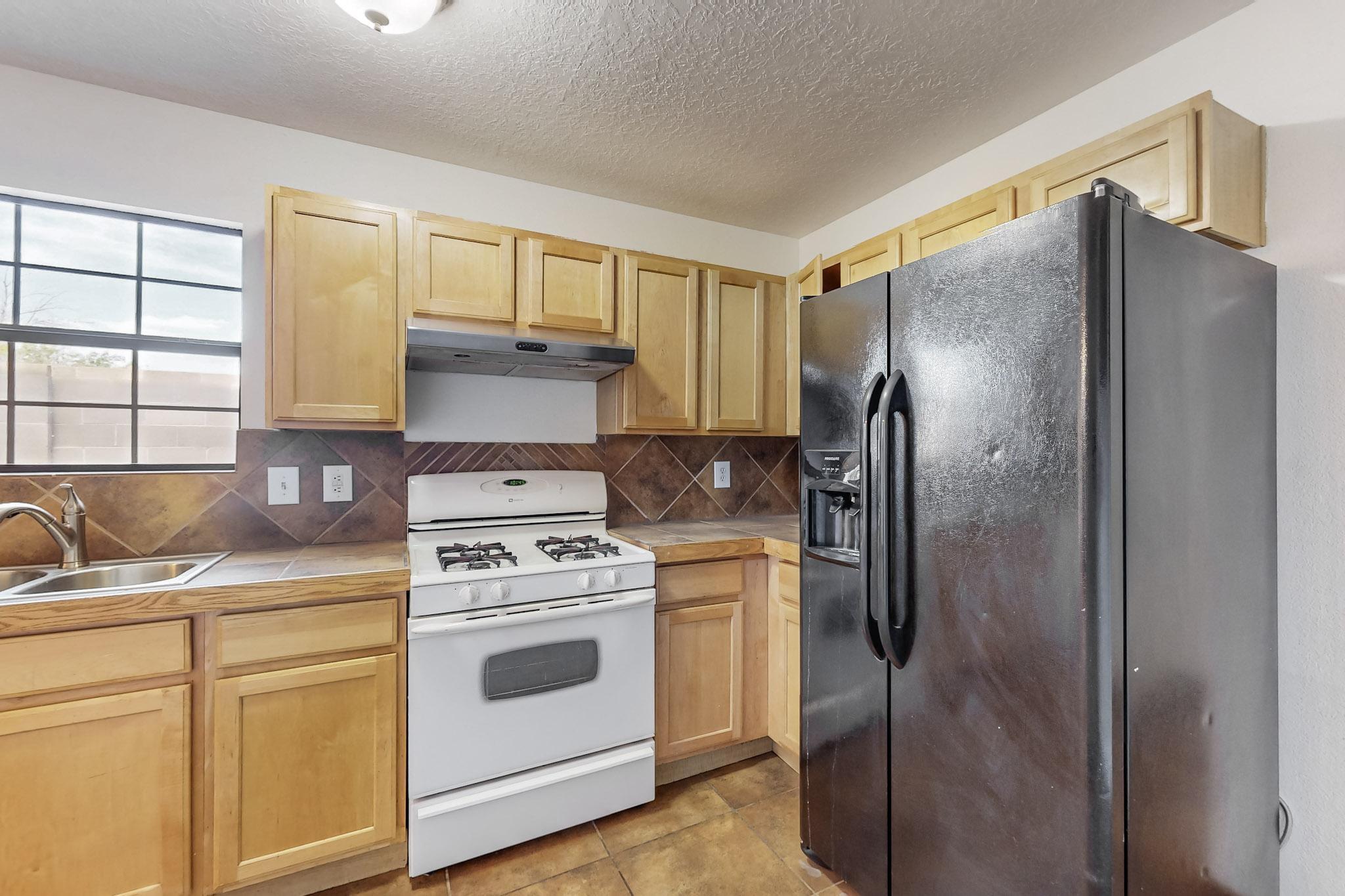 6301 LA HABRA Lane NE