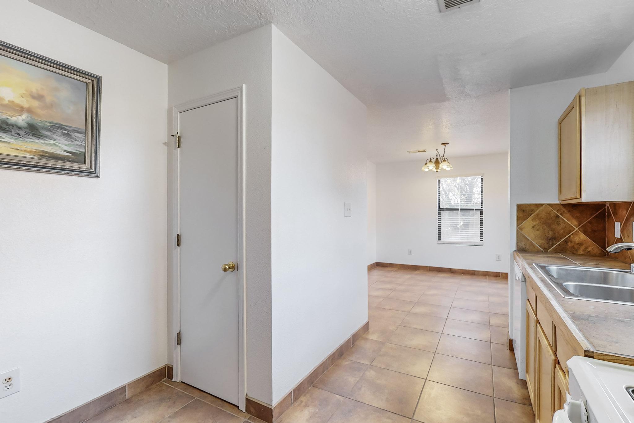 6301 LA HABRA Lane NE