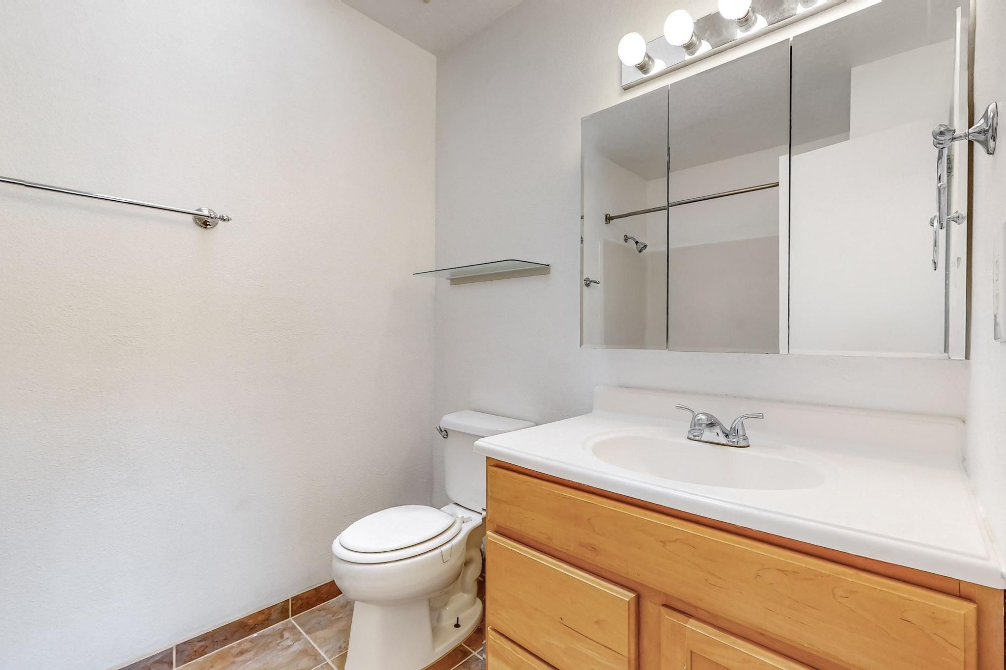 6301 LA HABRA Lane NE