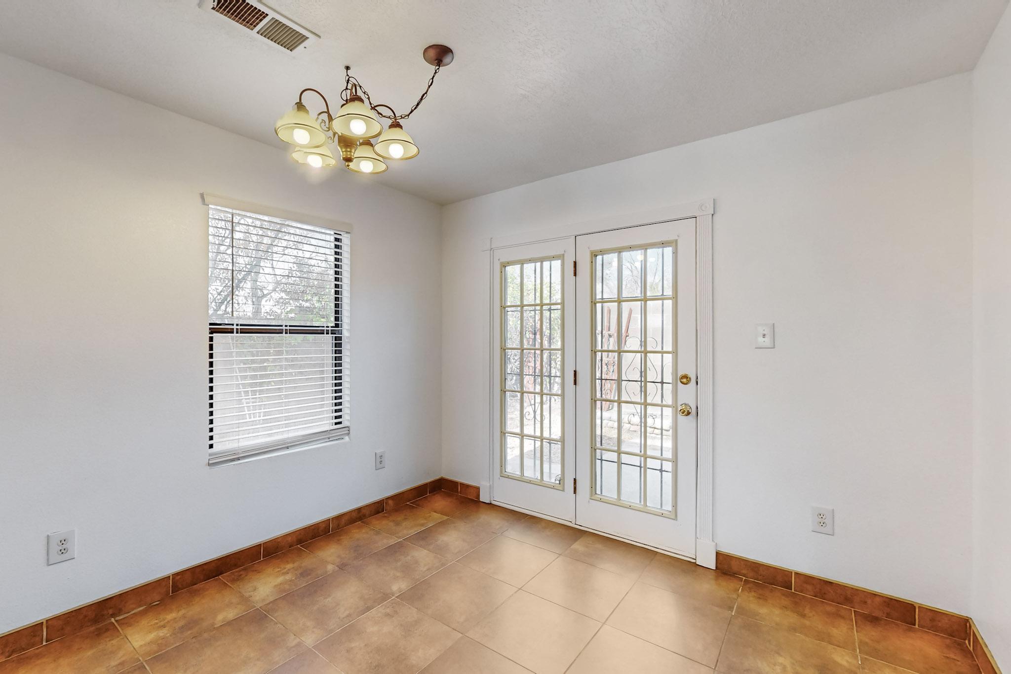 6301 LA HABRA Lane NE