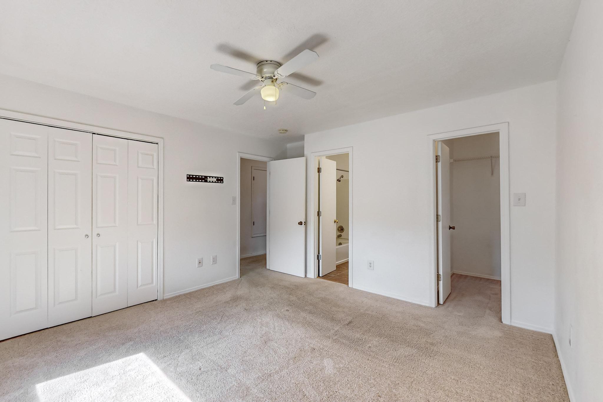 6301 LA HABRA Lane NE