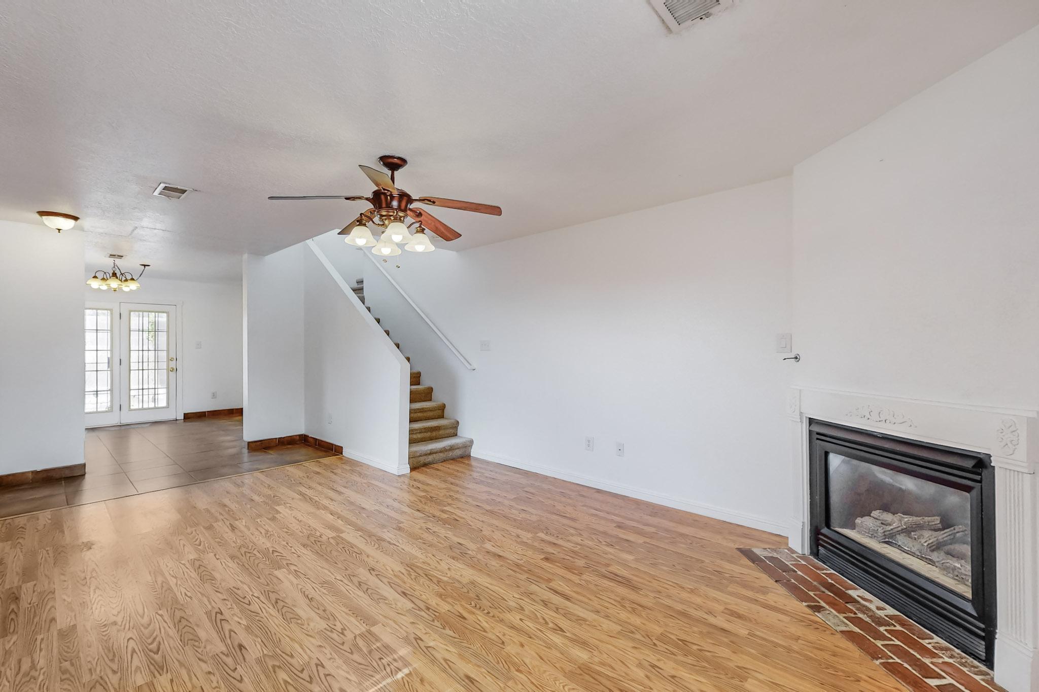 6301 LA HABRA Lane NE