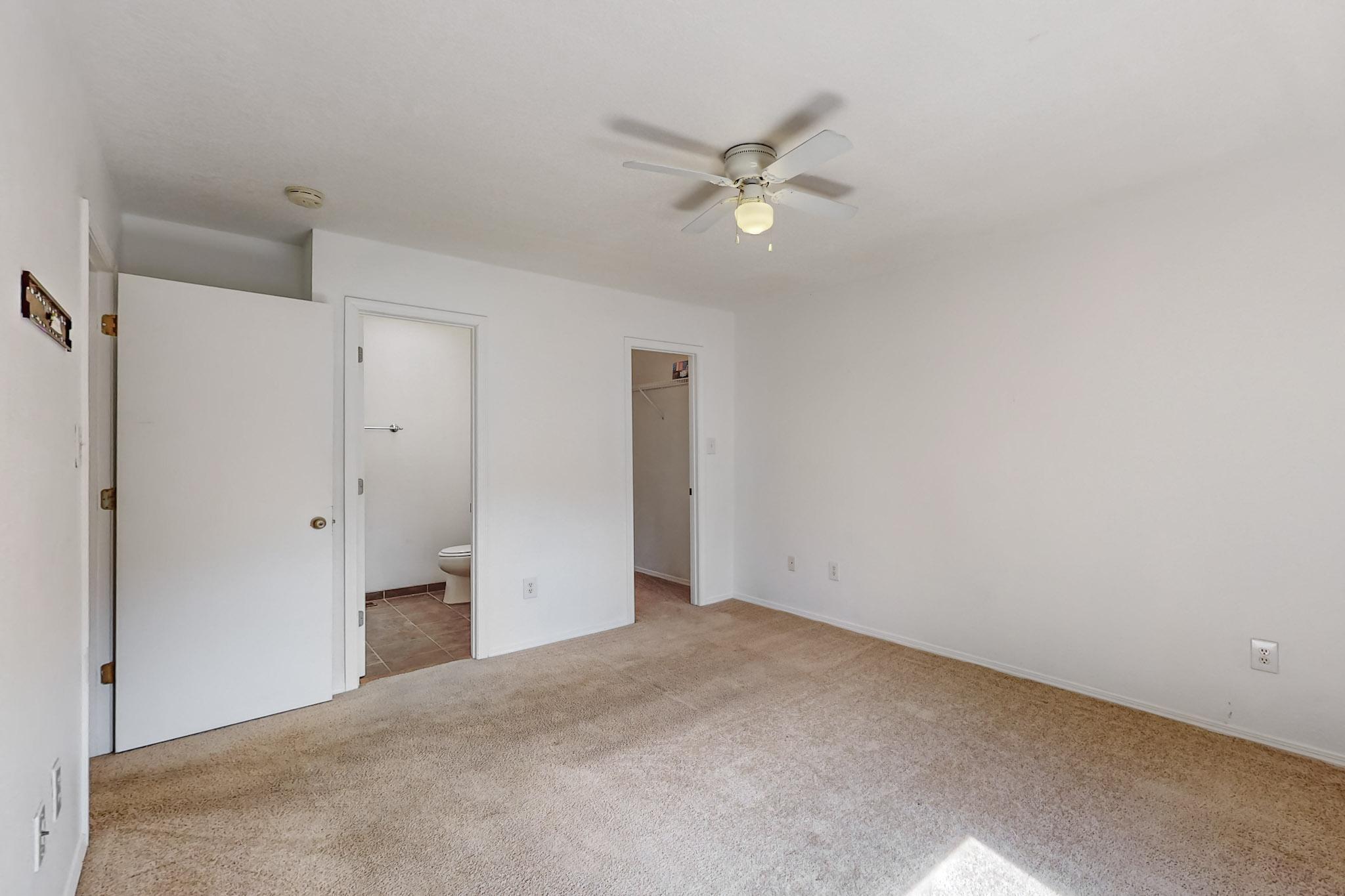 6301 LA HABRA Lane NE