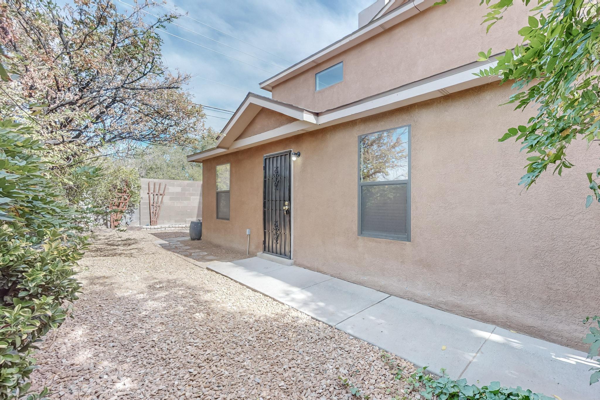 6301 LA HABRA Lane NE