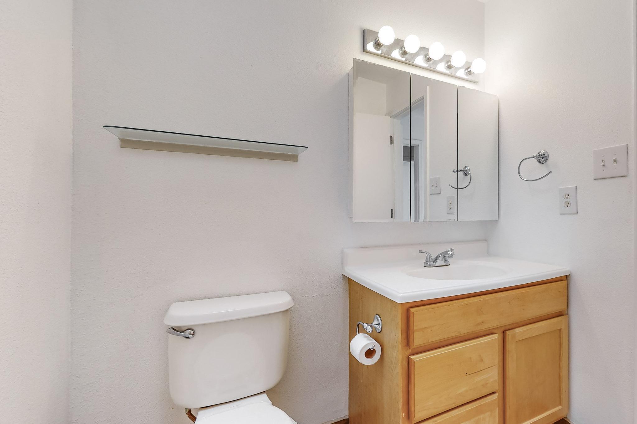 6301 LA HABRA Lane NE