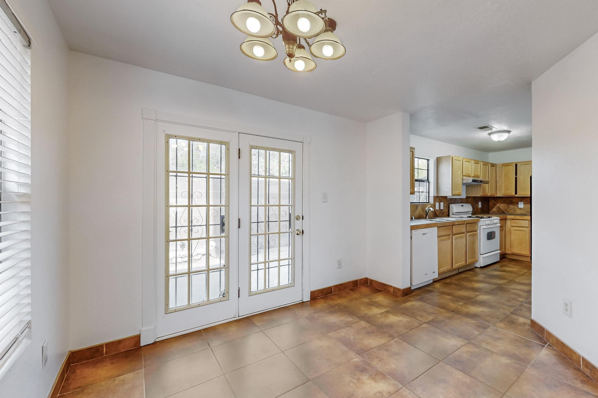 6301 LA HABRA Lane NE