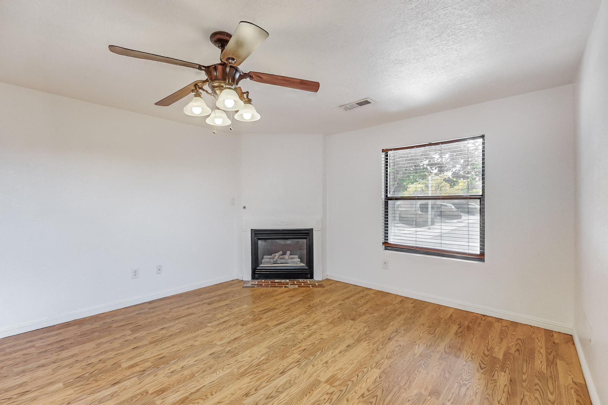 6301 LA HABRA Lane NE