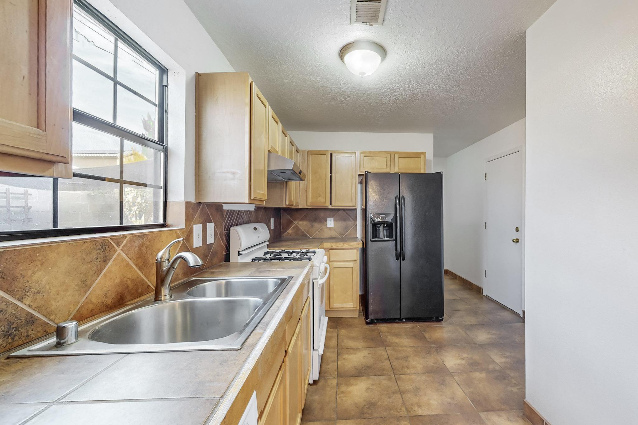 6301 LA HABRA Lane NE