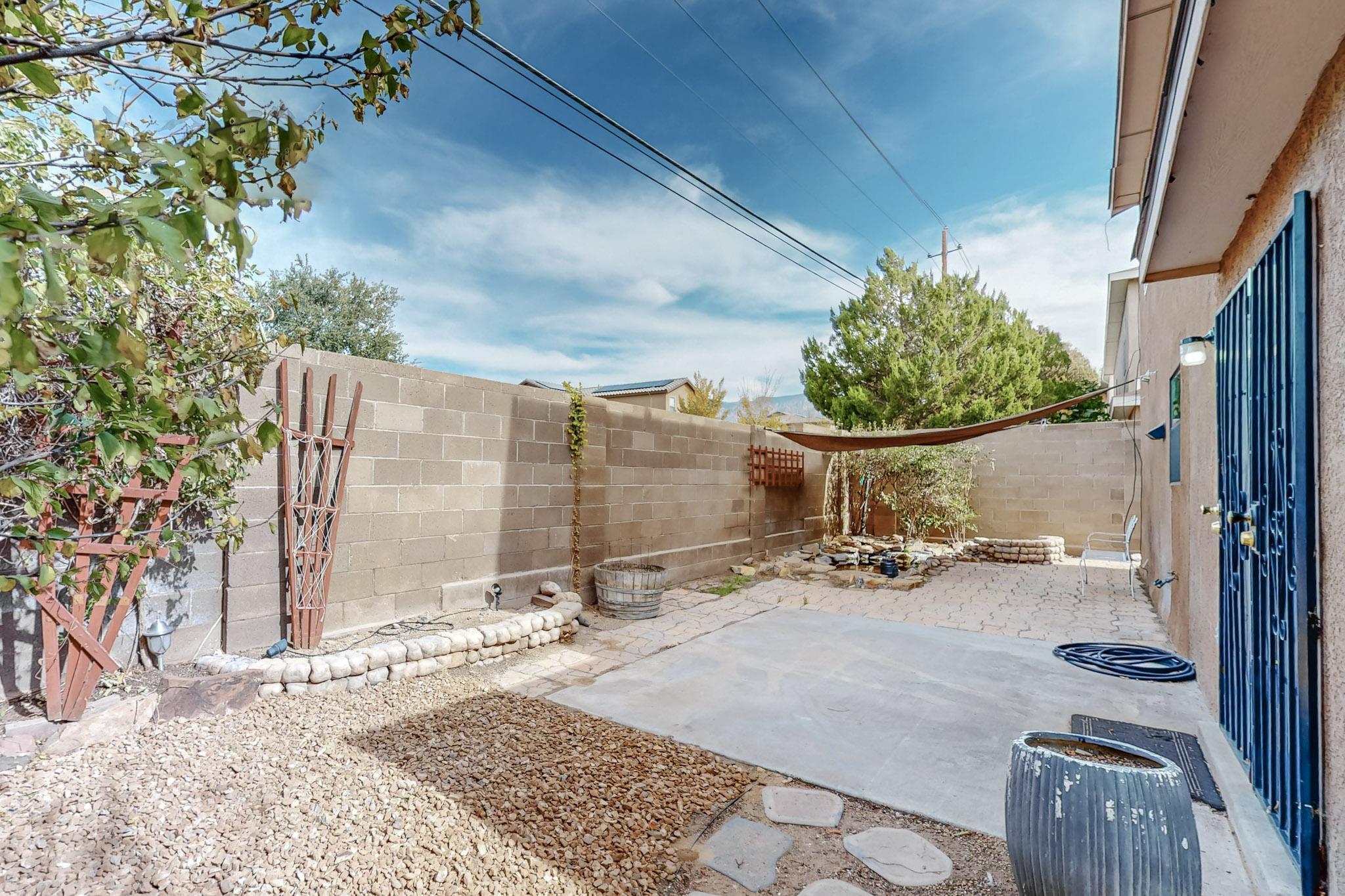 6301 LA HABRA Lane NE