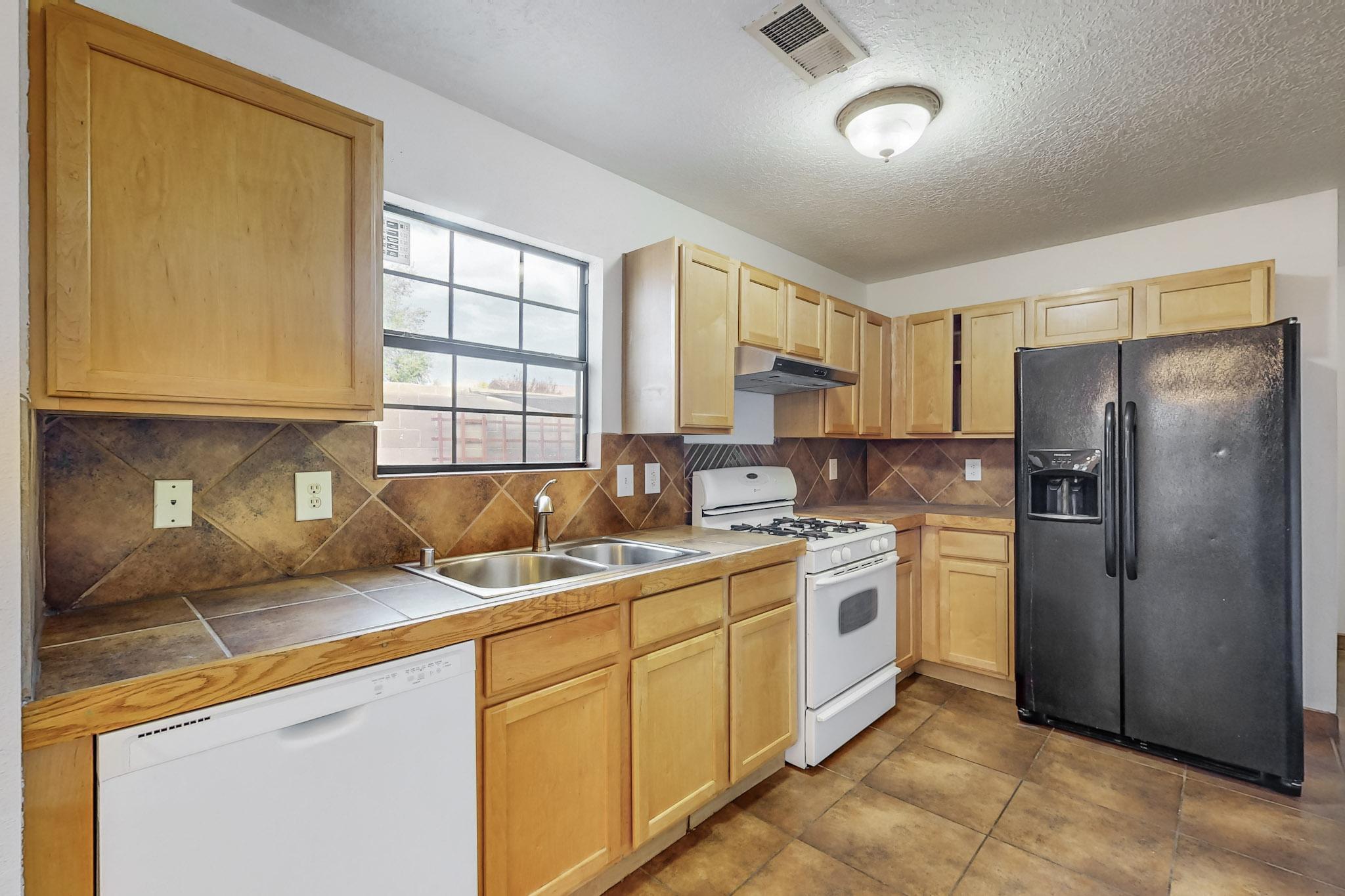 6301 LA HABRA Lane NE