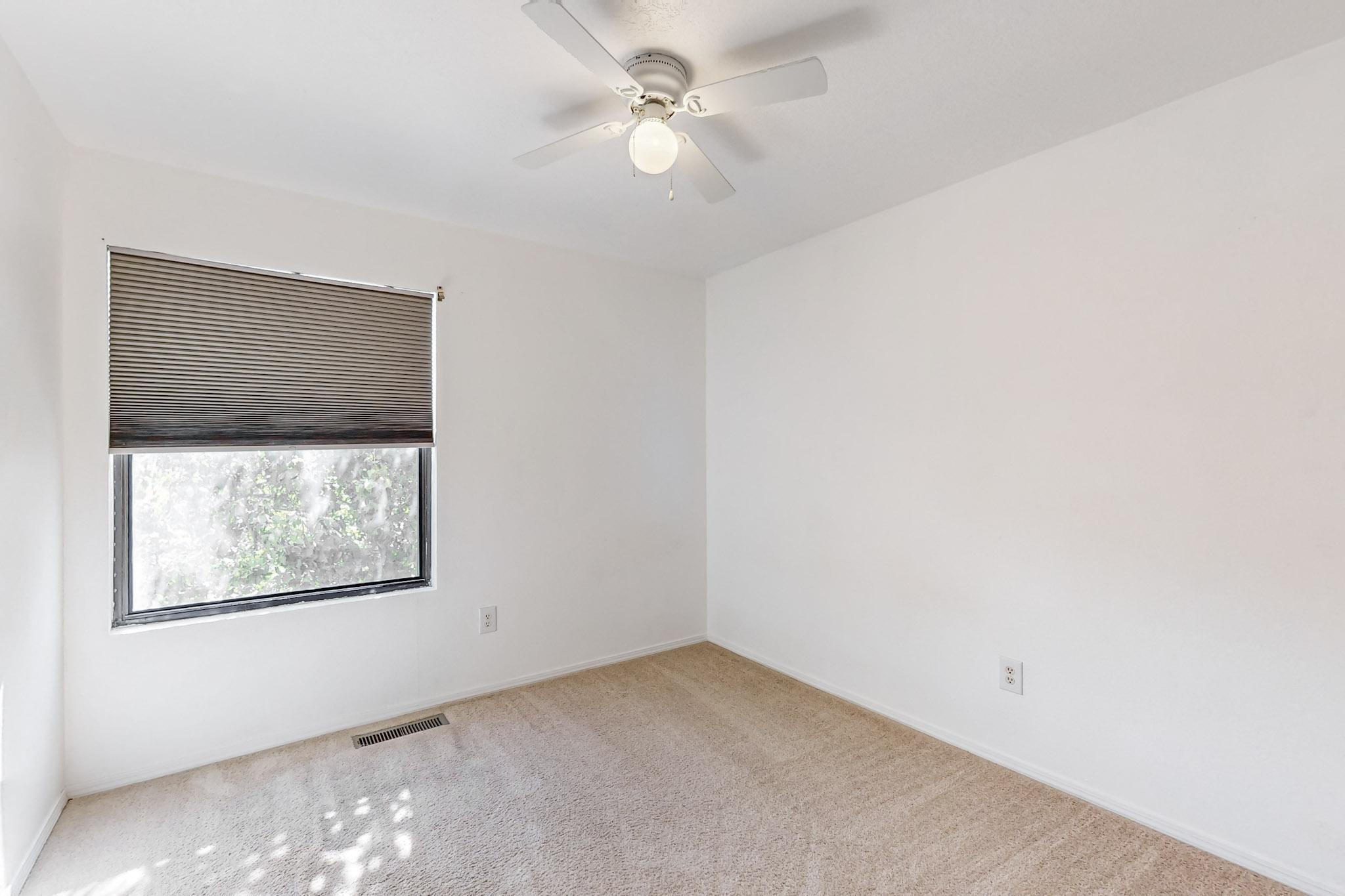 6301 LA HABRA Lane NE