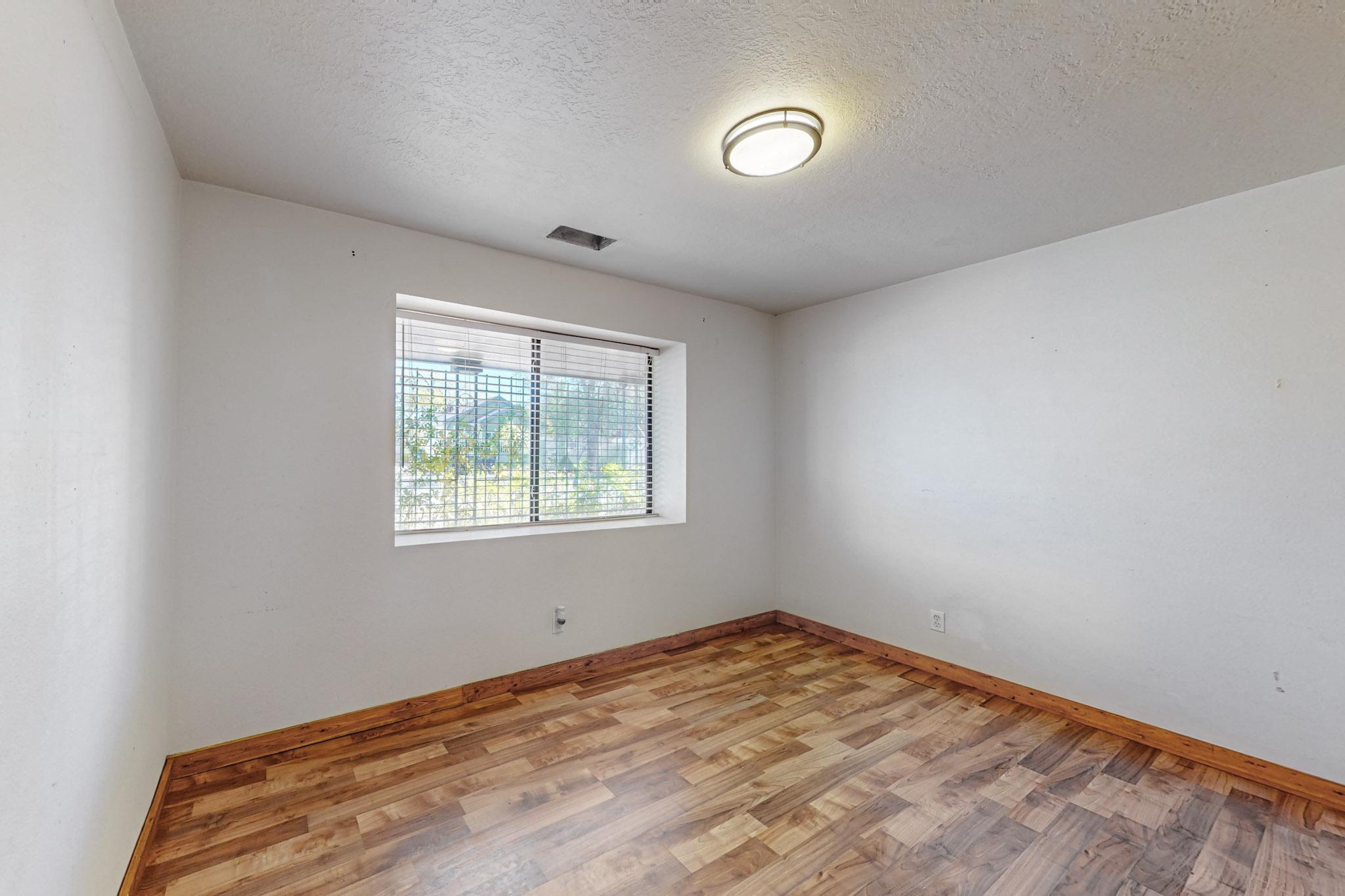 1941 EDITH Boulevard SE