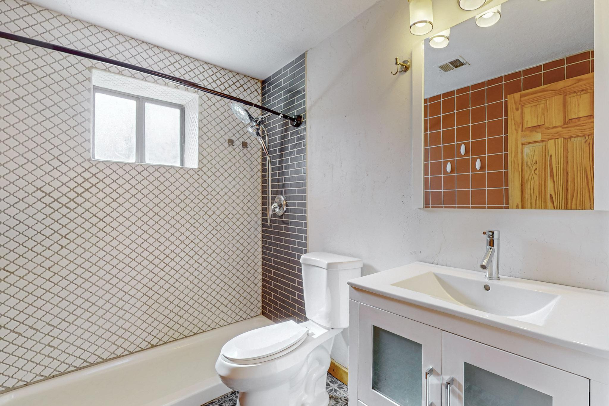 1941 EDITH Boulevard SE