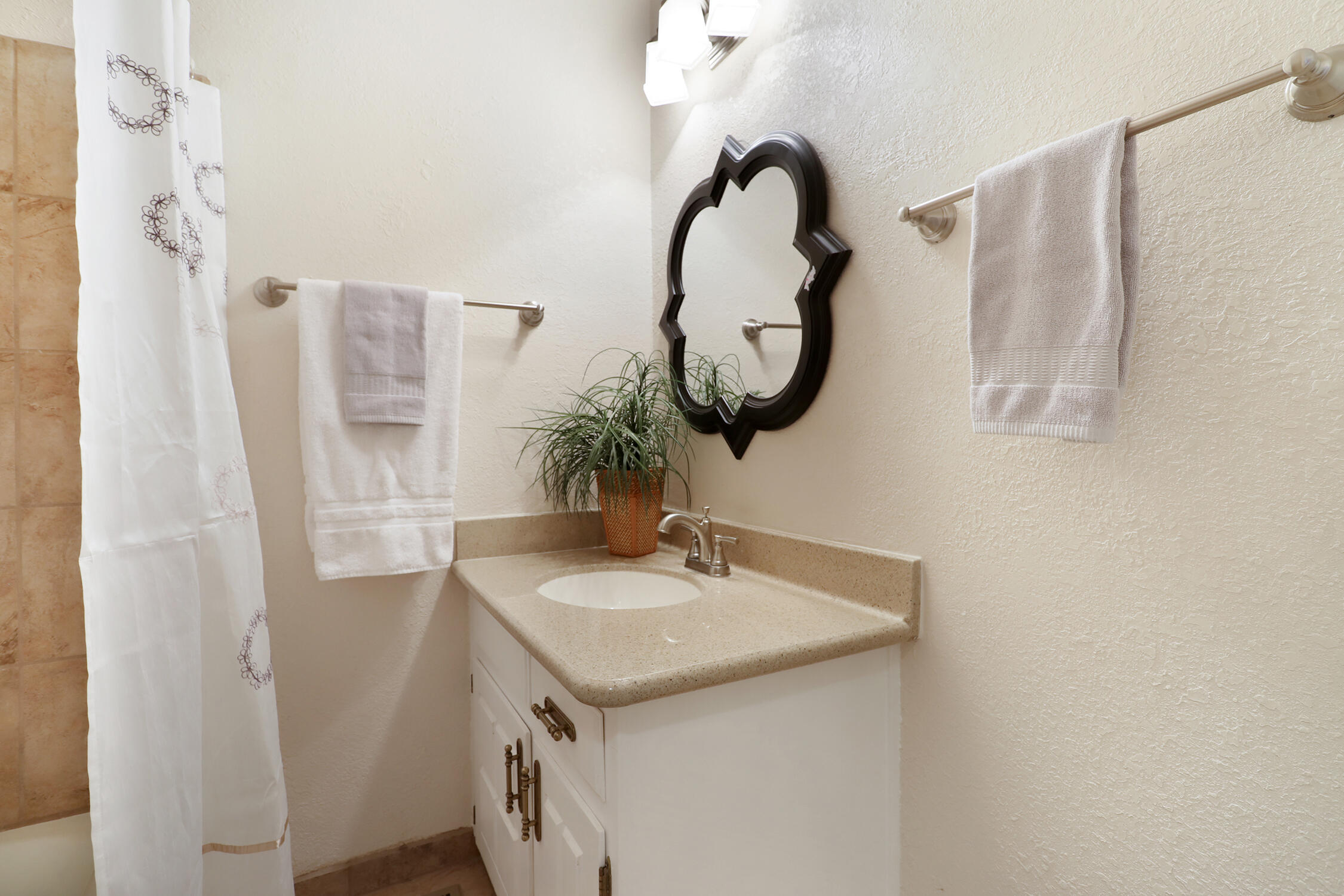 1021 WAGON TRAIN Drive SE