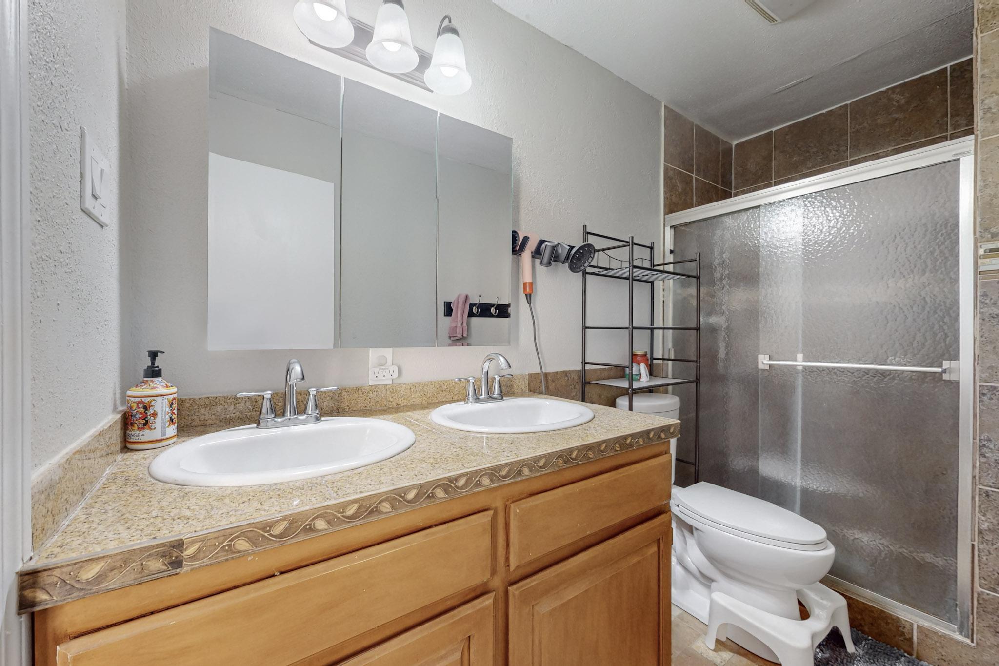 911 COUNTRY CLUB Drive SE D