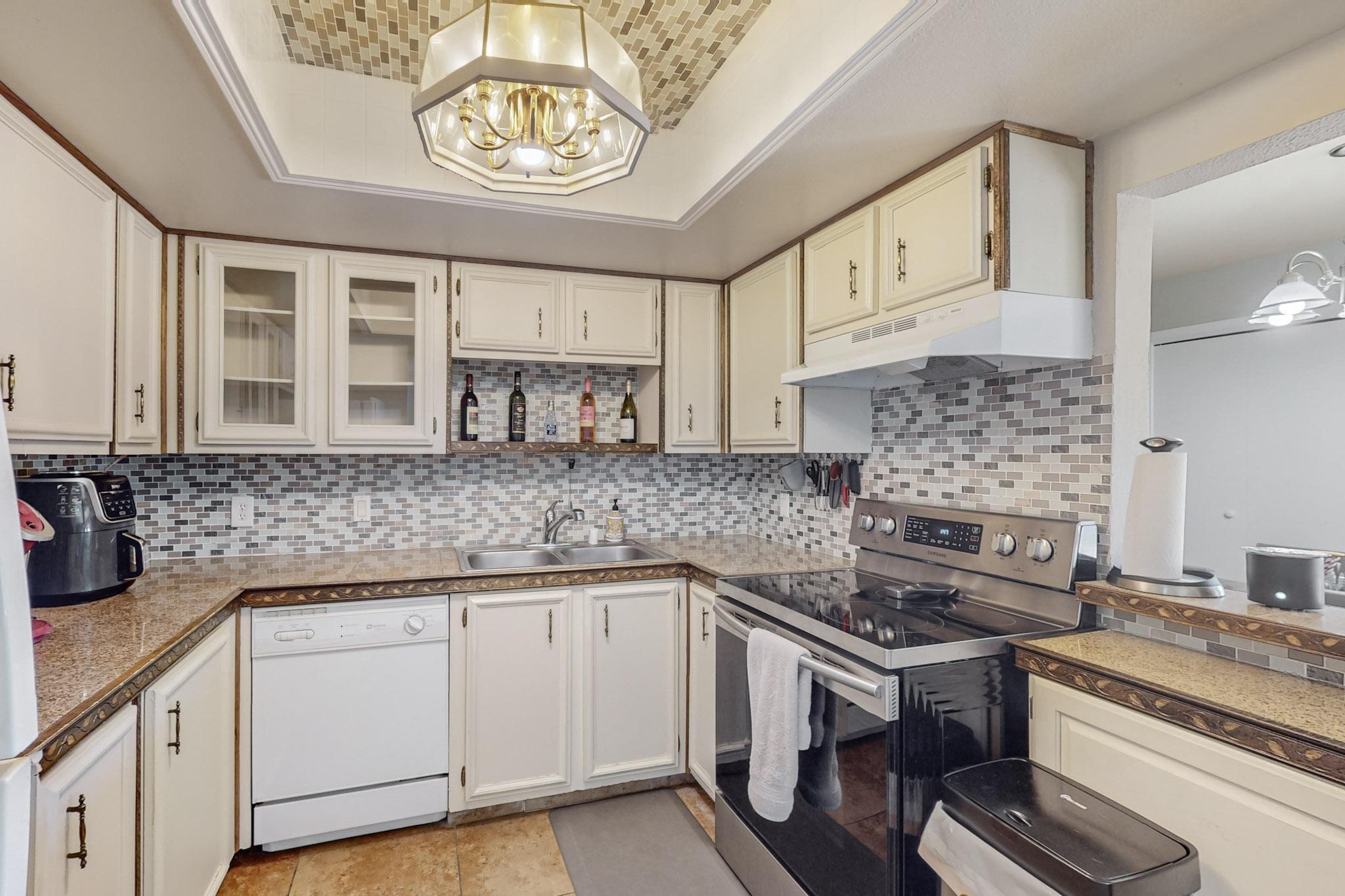 911 COUNTRY CLUB Drive SE D