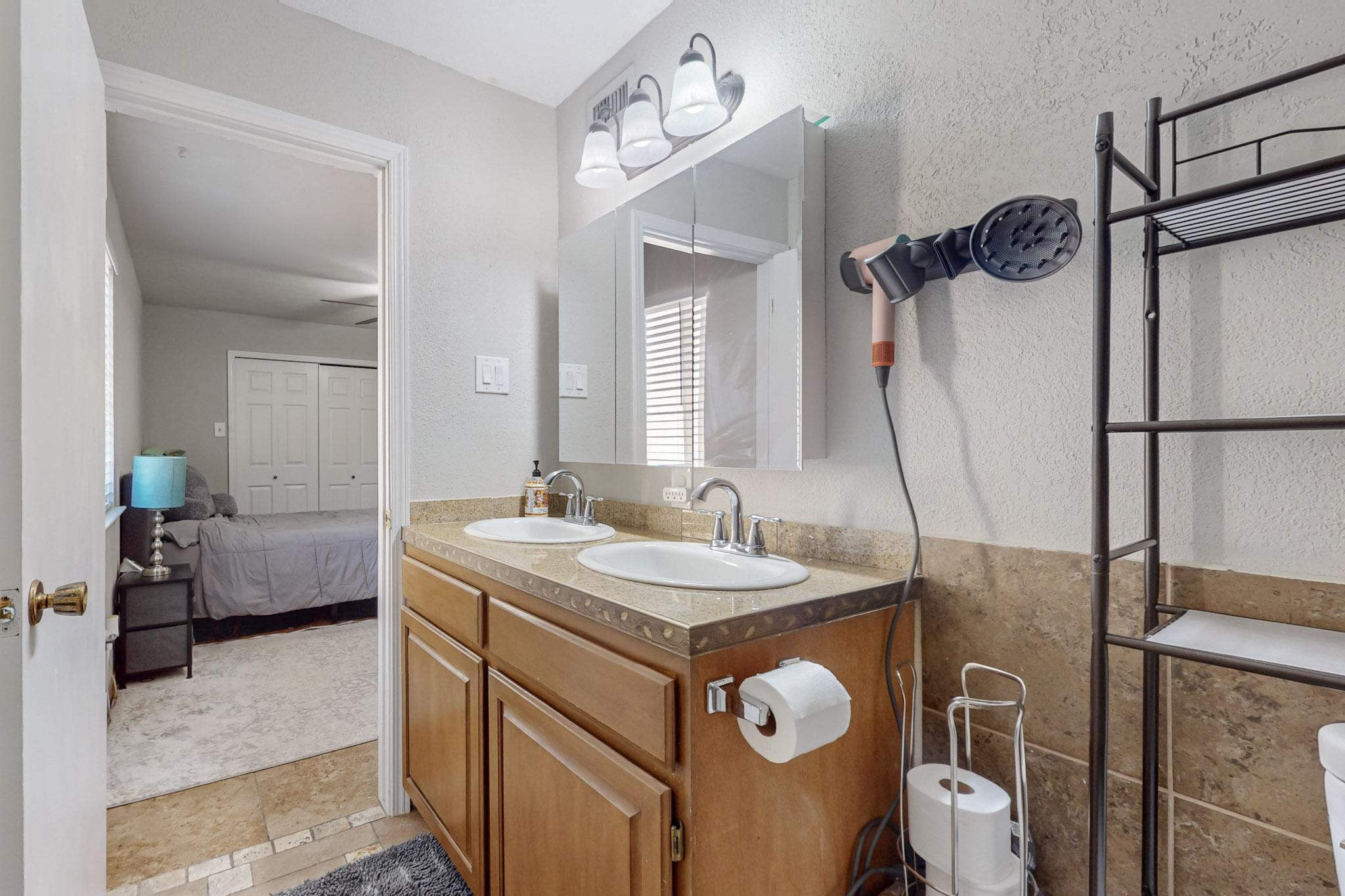 911 COUNTRY CLUB Drive SE D