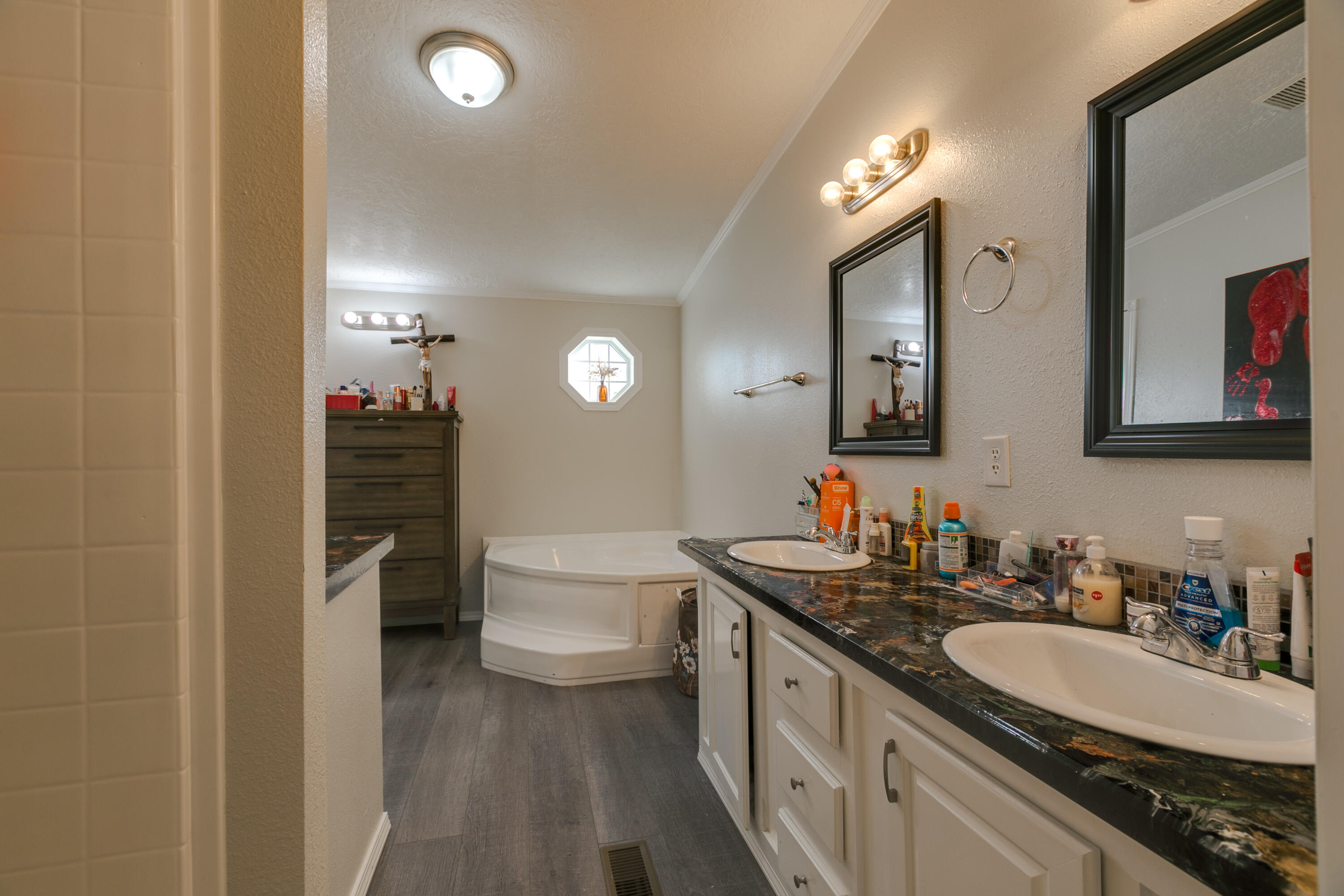 1606 E CALLE CELESTINO