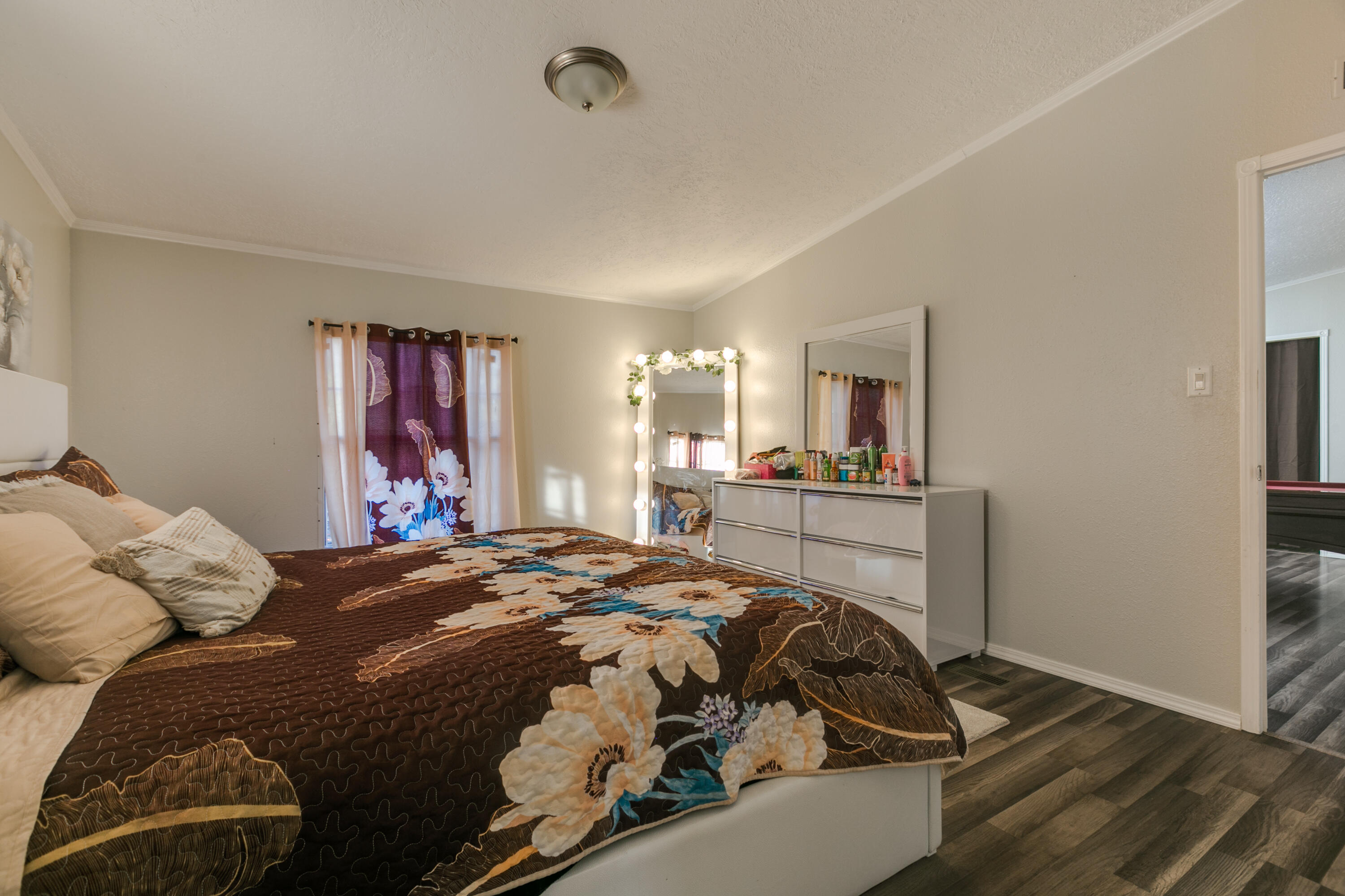 1606 E CALLE CELESTINO