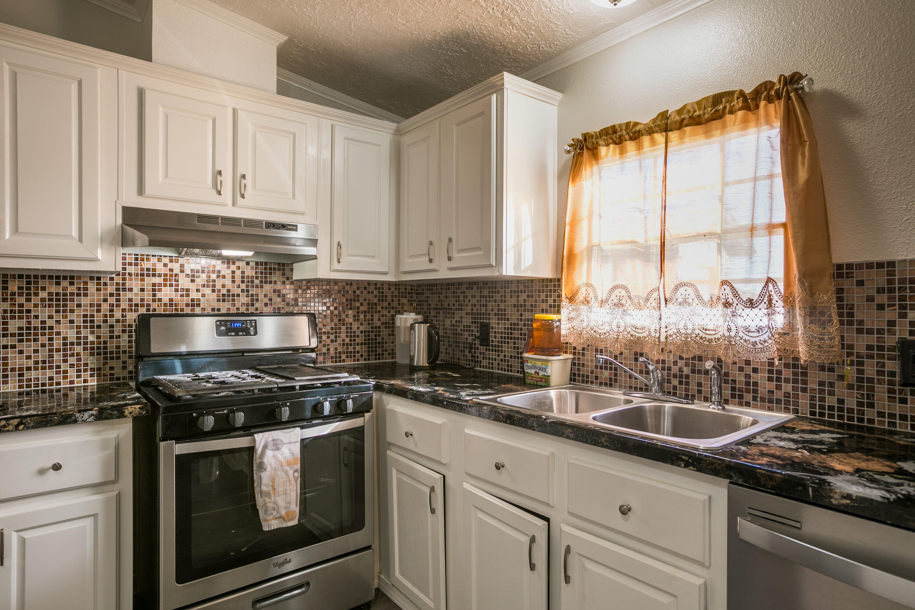 1606 E CALLE CELESTINO