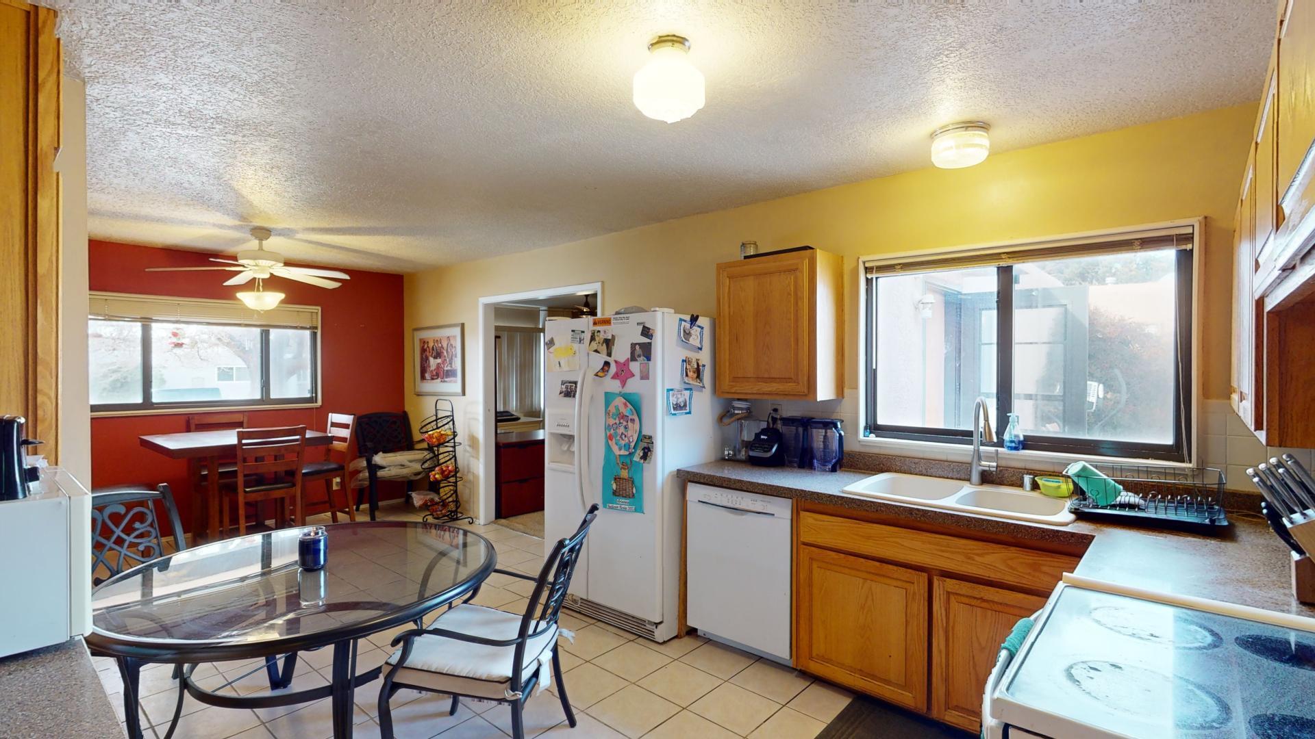 1820 LESTER Drive NE