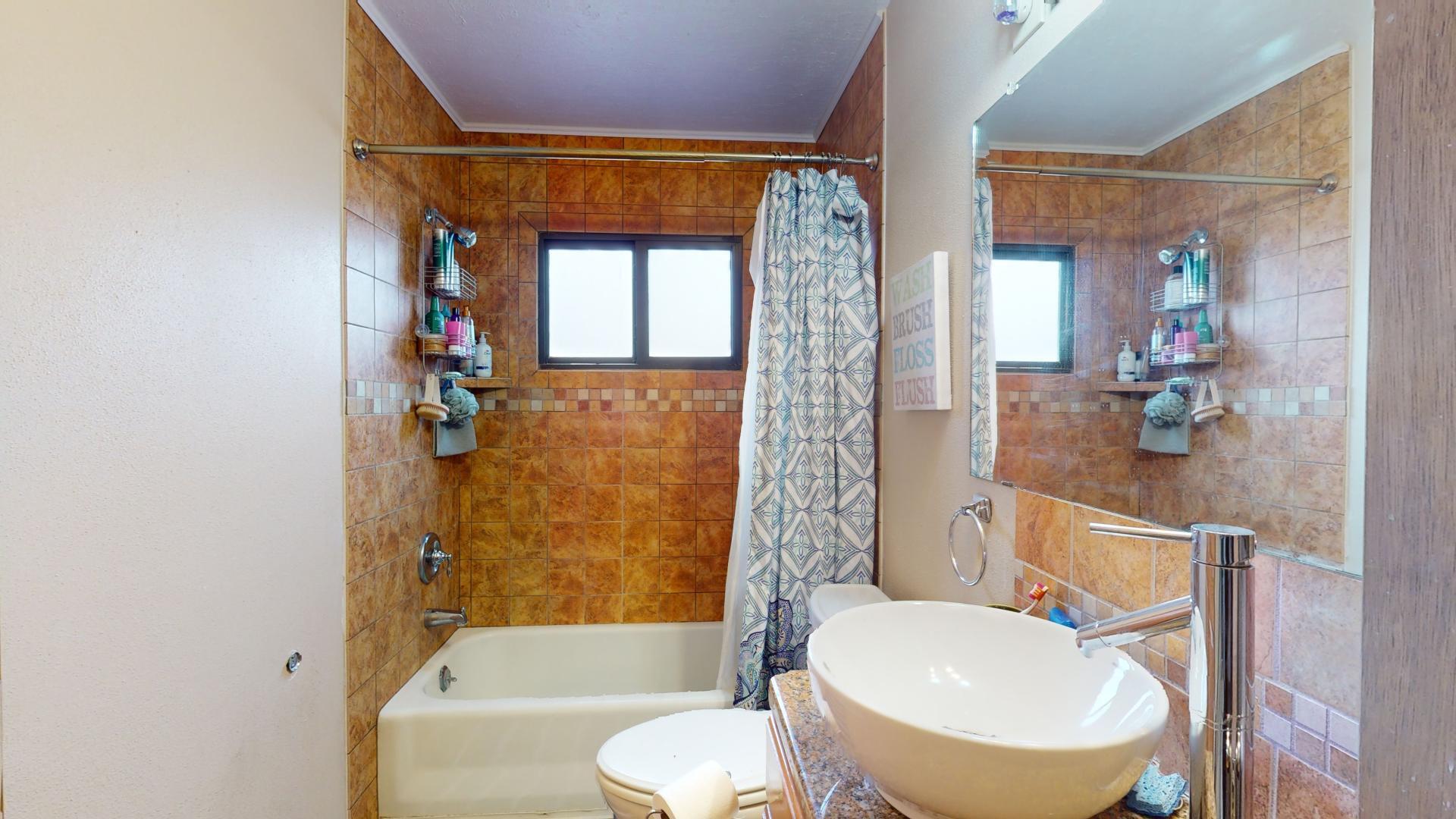 1820 LESTER Drive NE