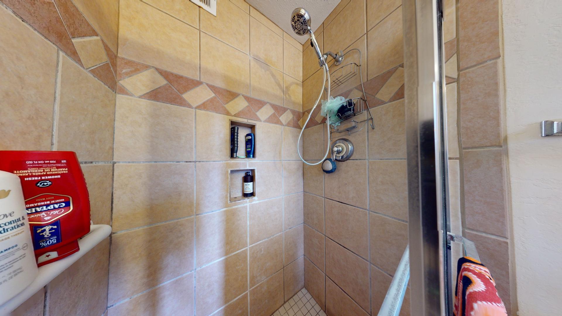 1820 LESTER Drive NE