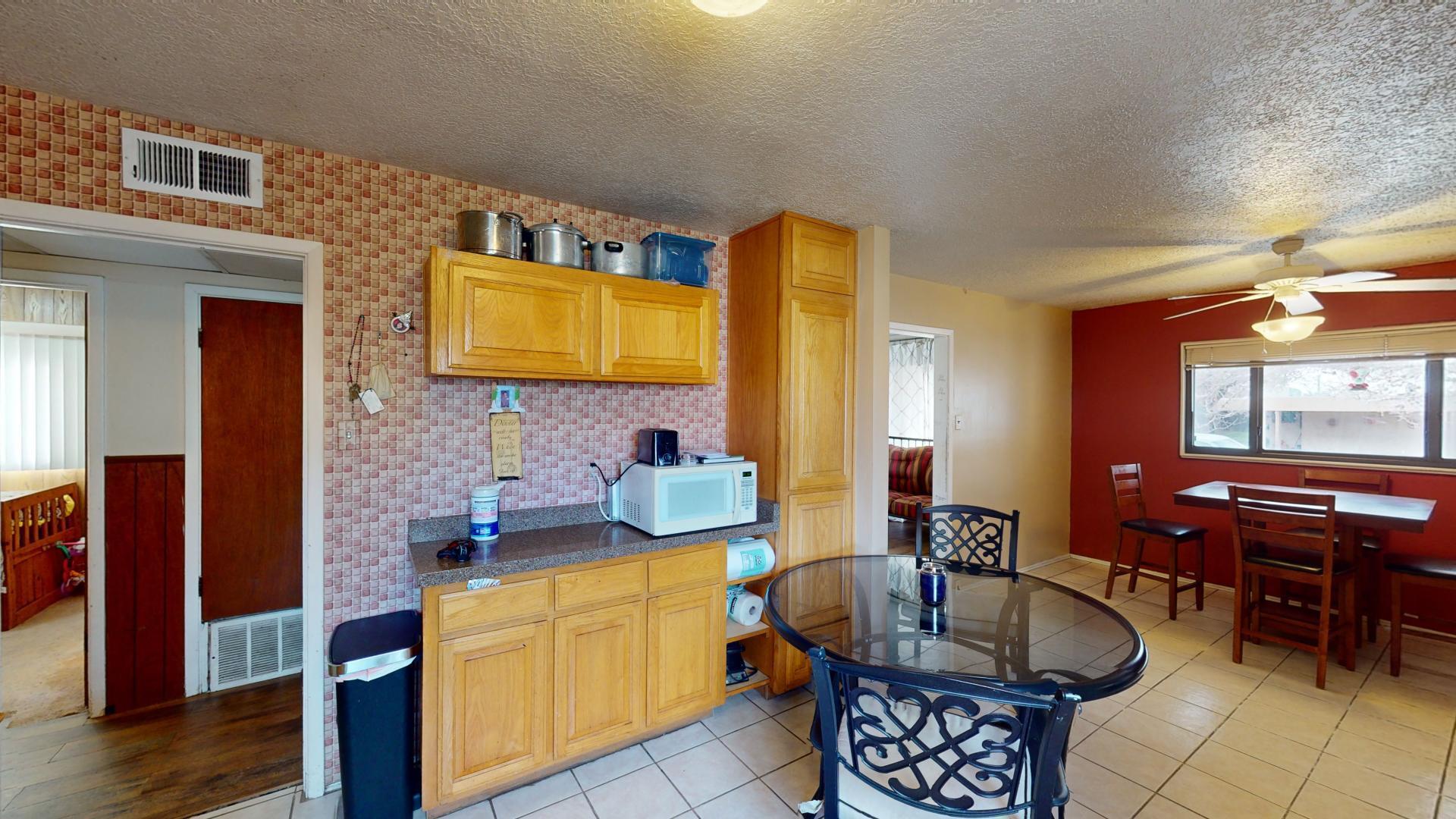 1820 LESTER Drive NE