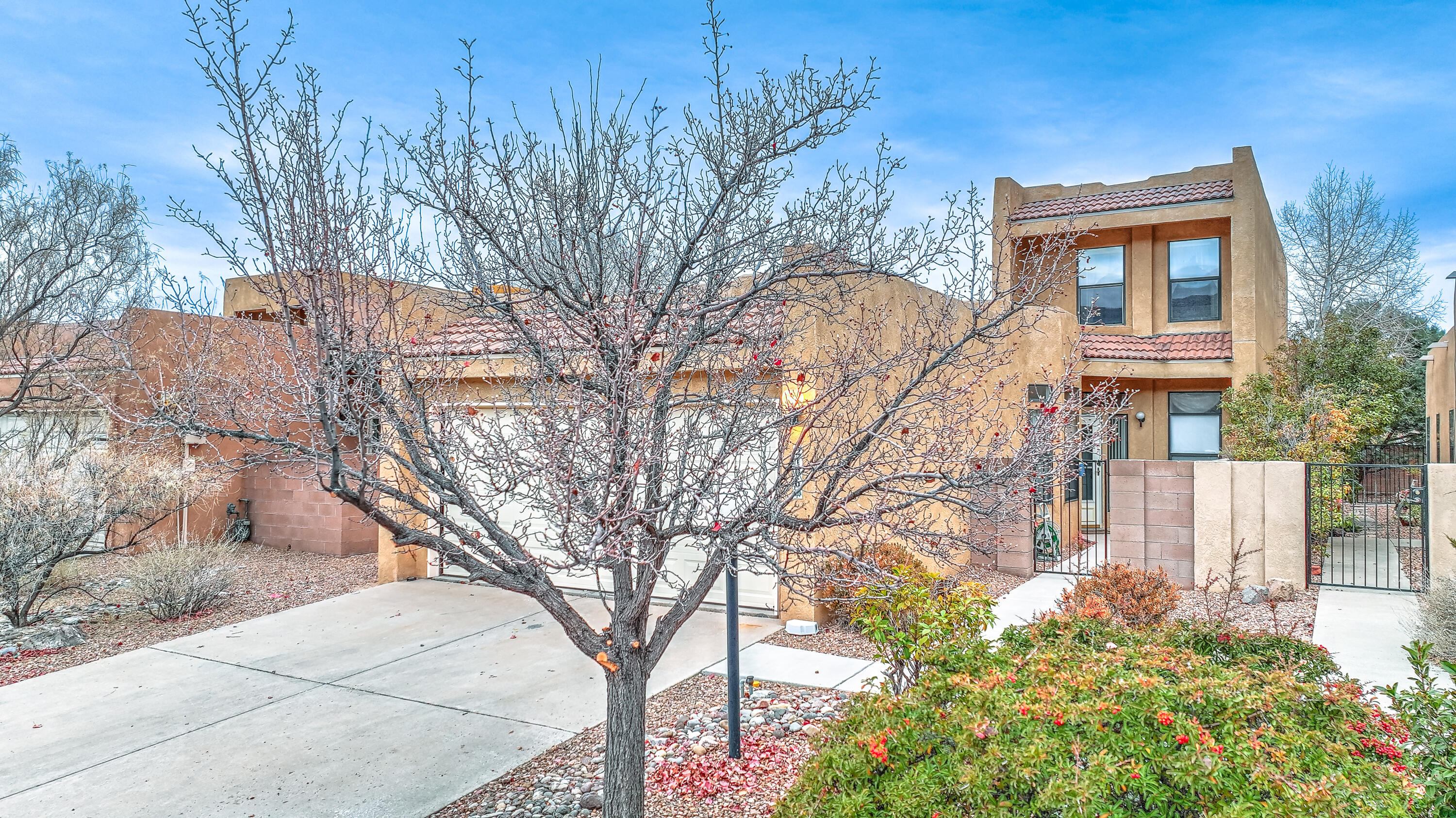 2106 NAVAJO WILLOW Drive NE