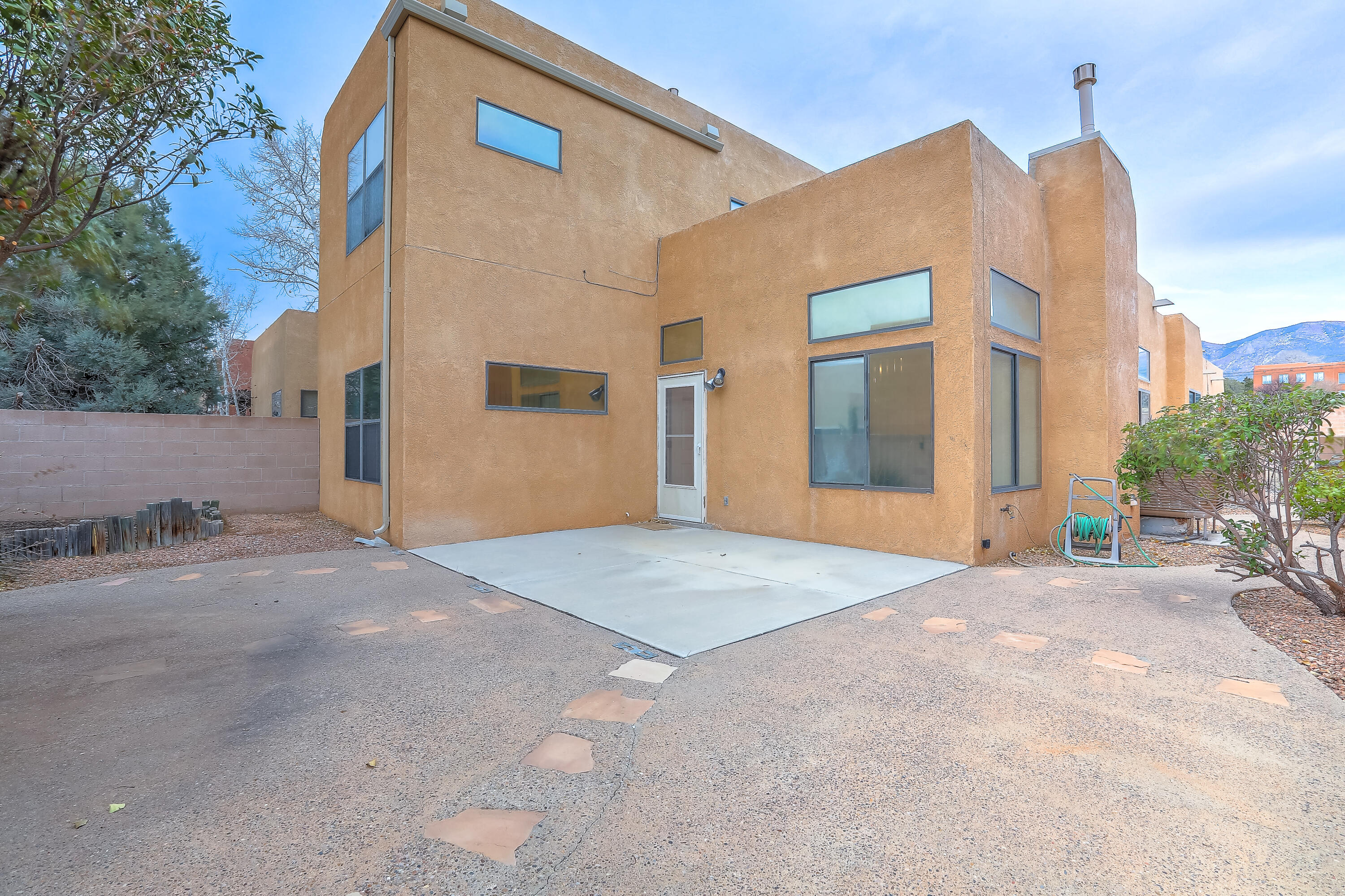 2106 NAVAJO WILLOW Drive NE