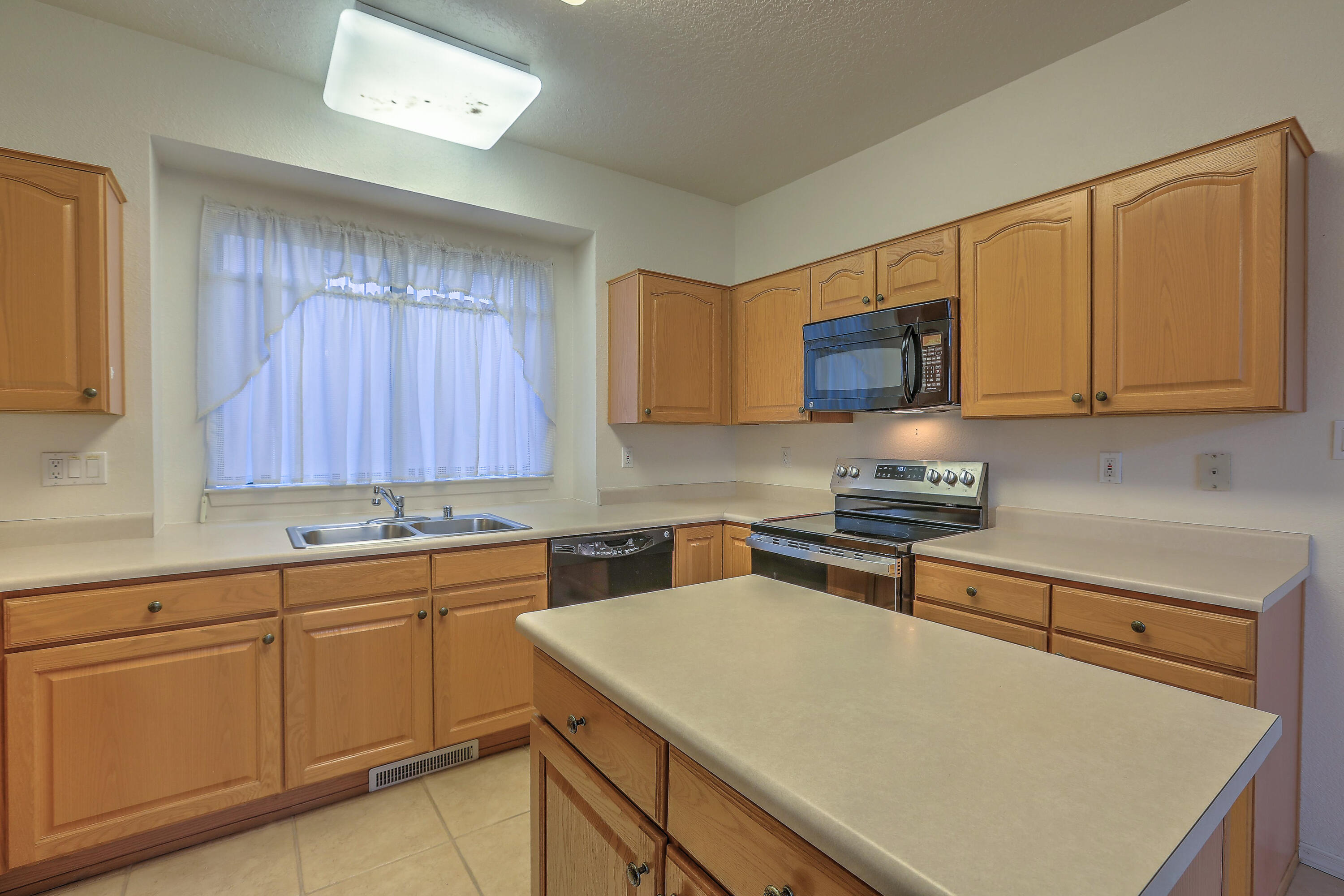 2106 NAVAJO WILLOW Drive NE