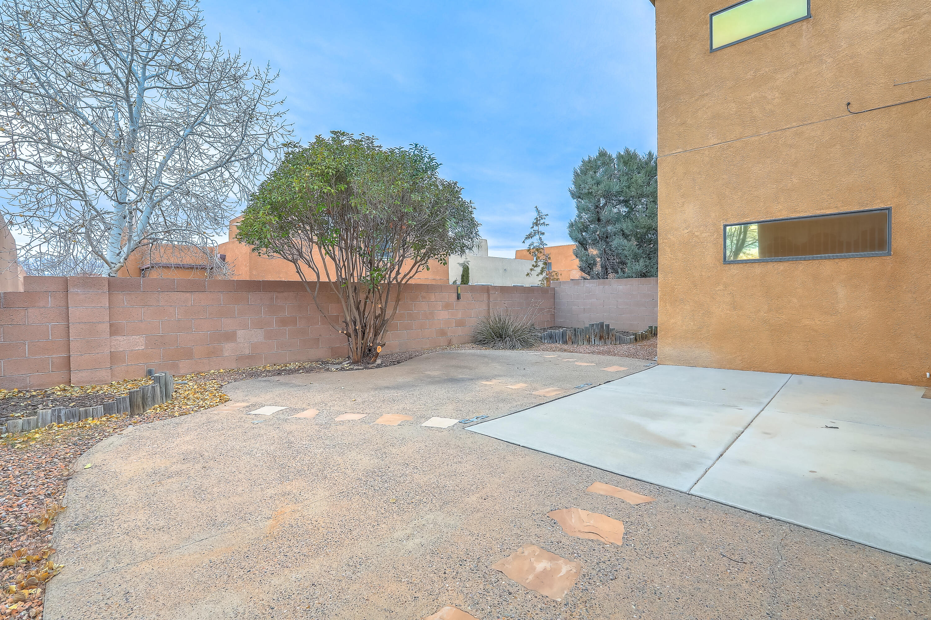 2106 NAVAJO WILLOW Drive NE