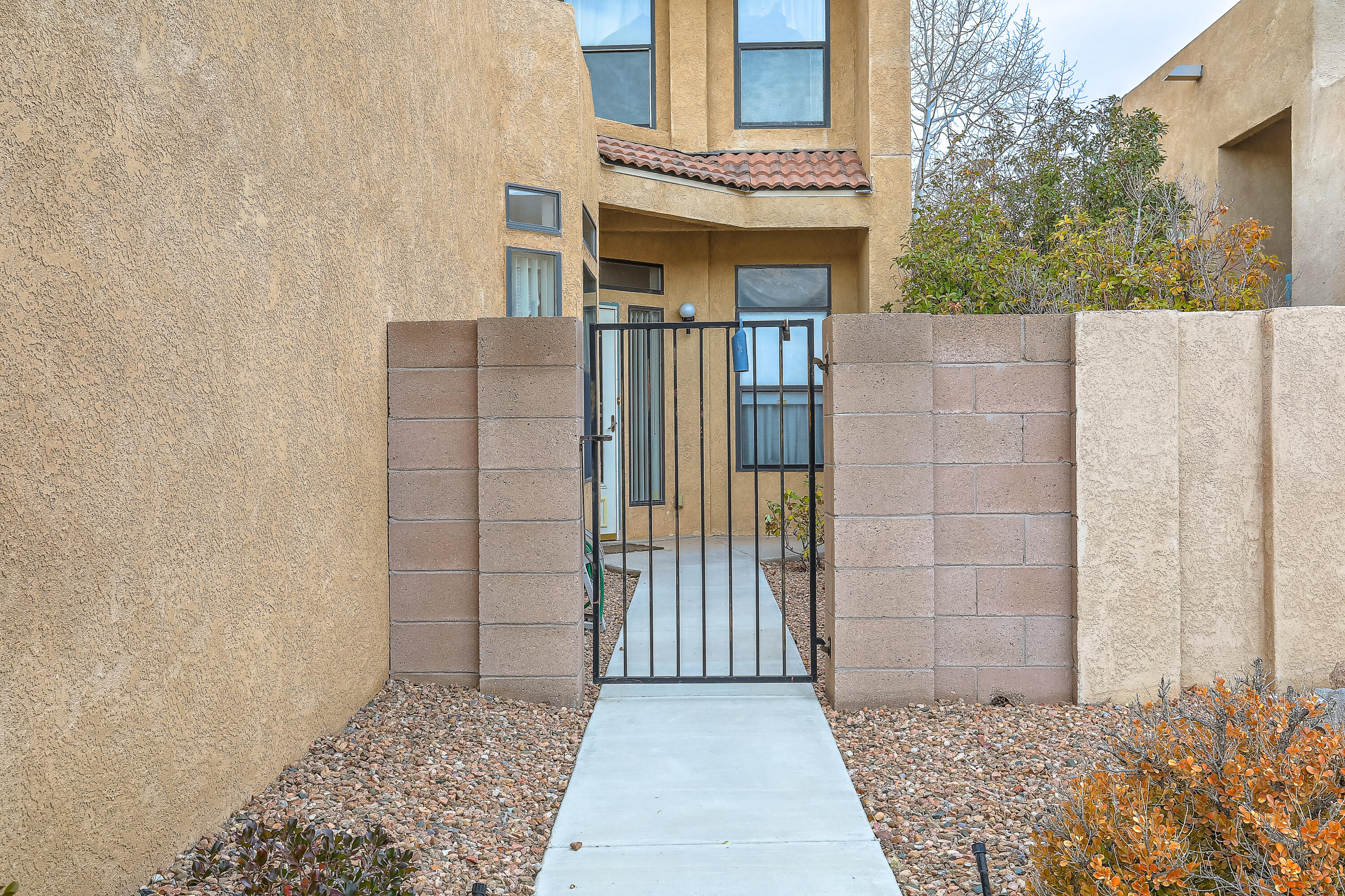 2106 NAVAJO WILLOW Drive NE